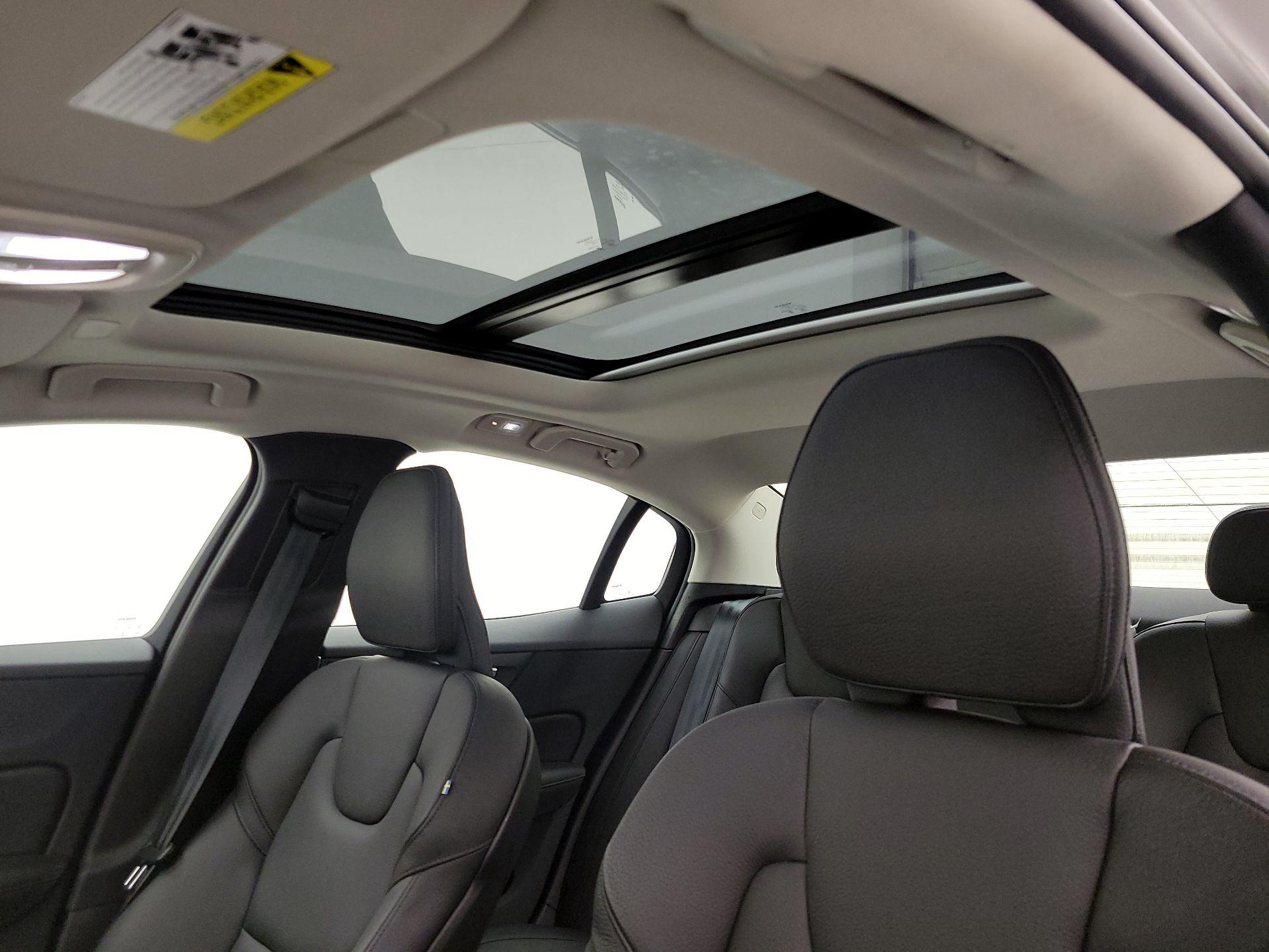 Thumbnail: 2025 Volvo S60 - 20