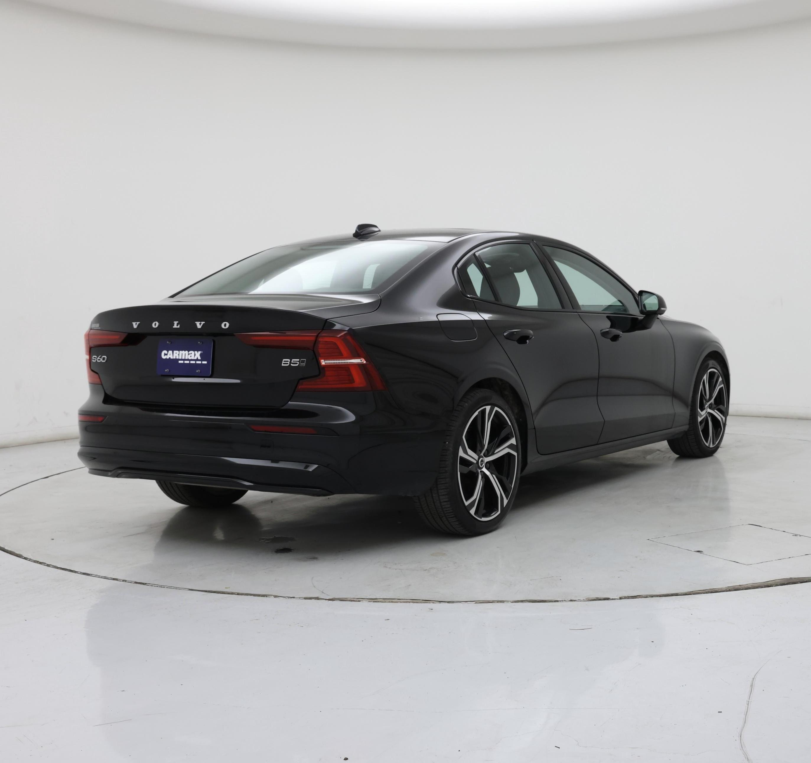 Thumbnail: 2025 Volvo S60 - 8