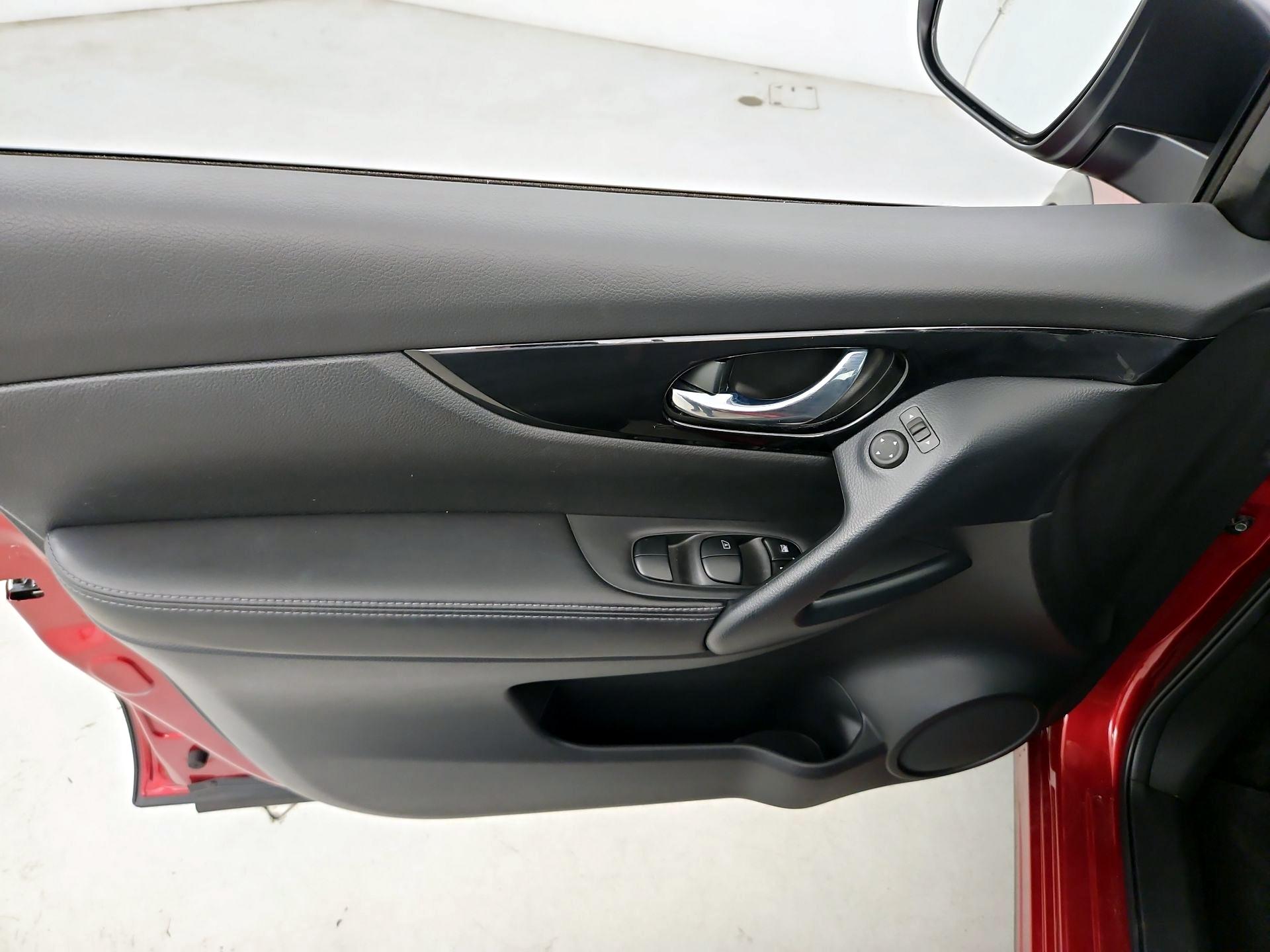 Thumbnail: 2022 Nissan Rogue Sport - 12