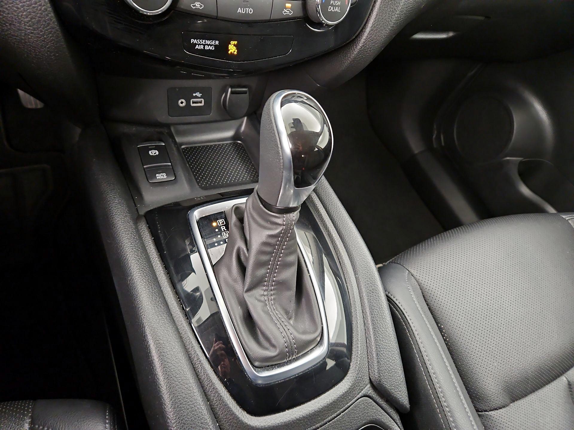 Thumbnail: 2022 Nissan Rogue Sport - 18