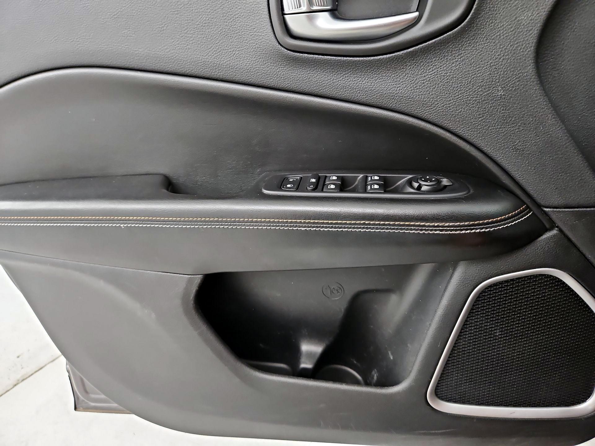Thumbnail: 2019 Jeep Compass - 12