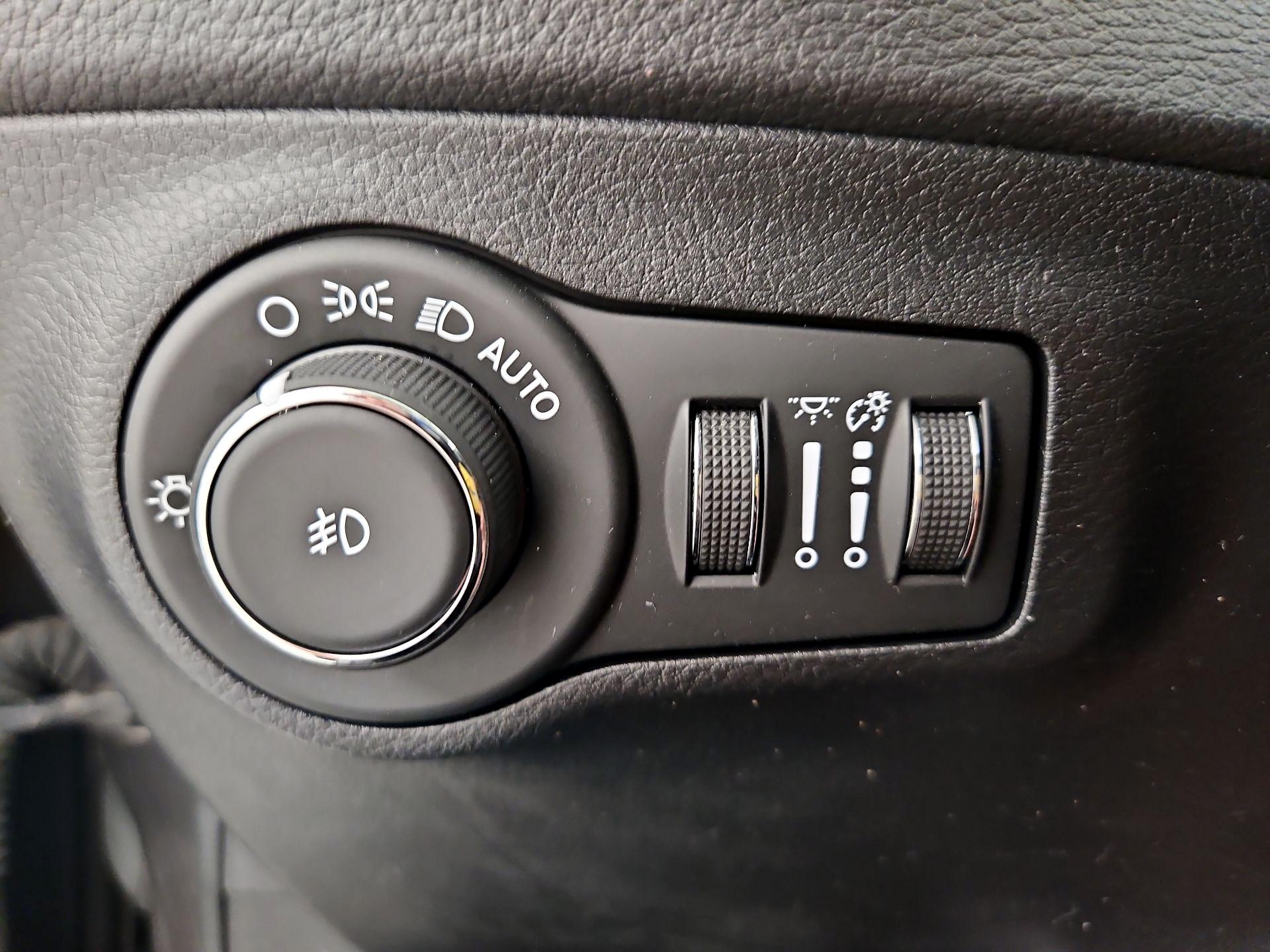 Thumbnail: 2019 Jeep Compass - 13