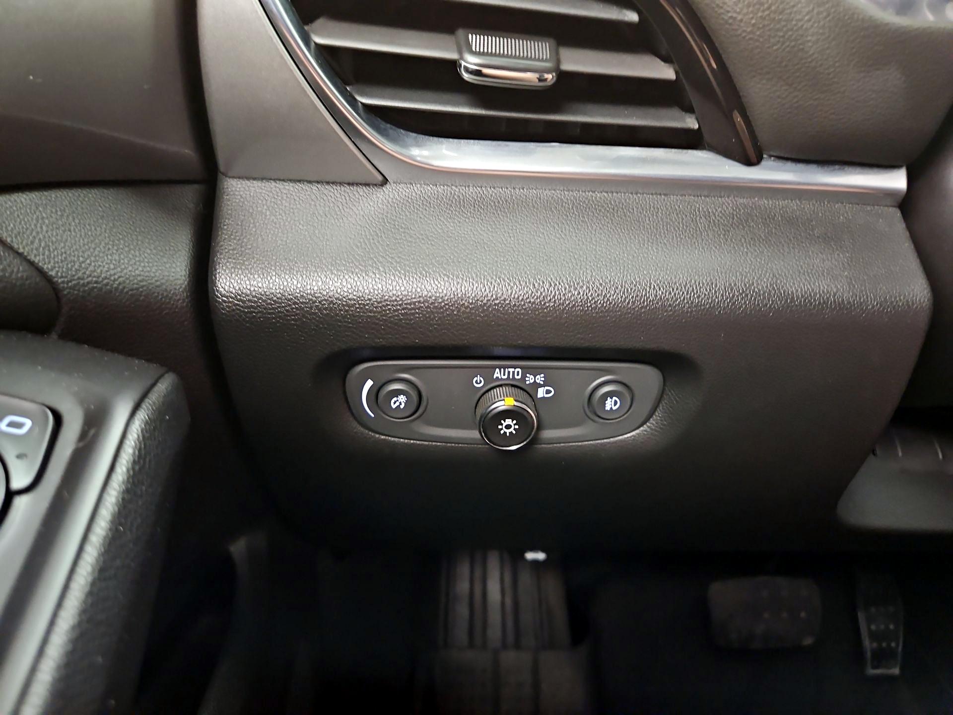 Thumbnail: 2020 Chevrolet Traverse - 13