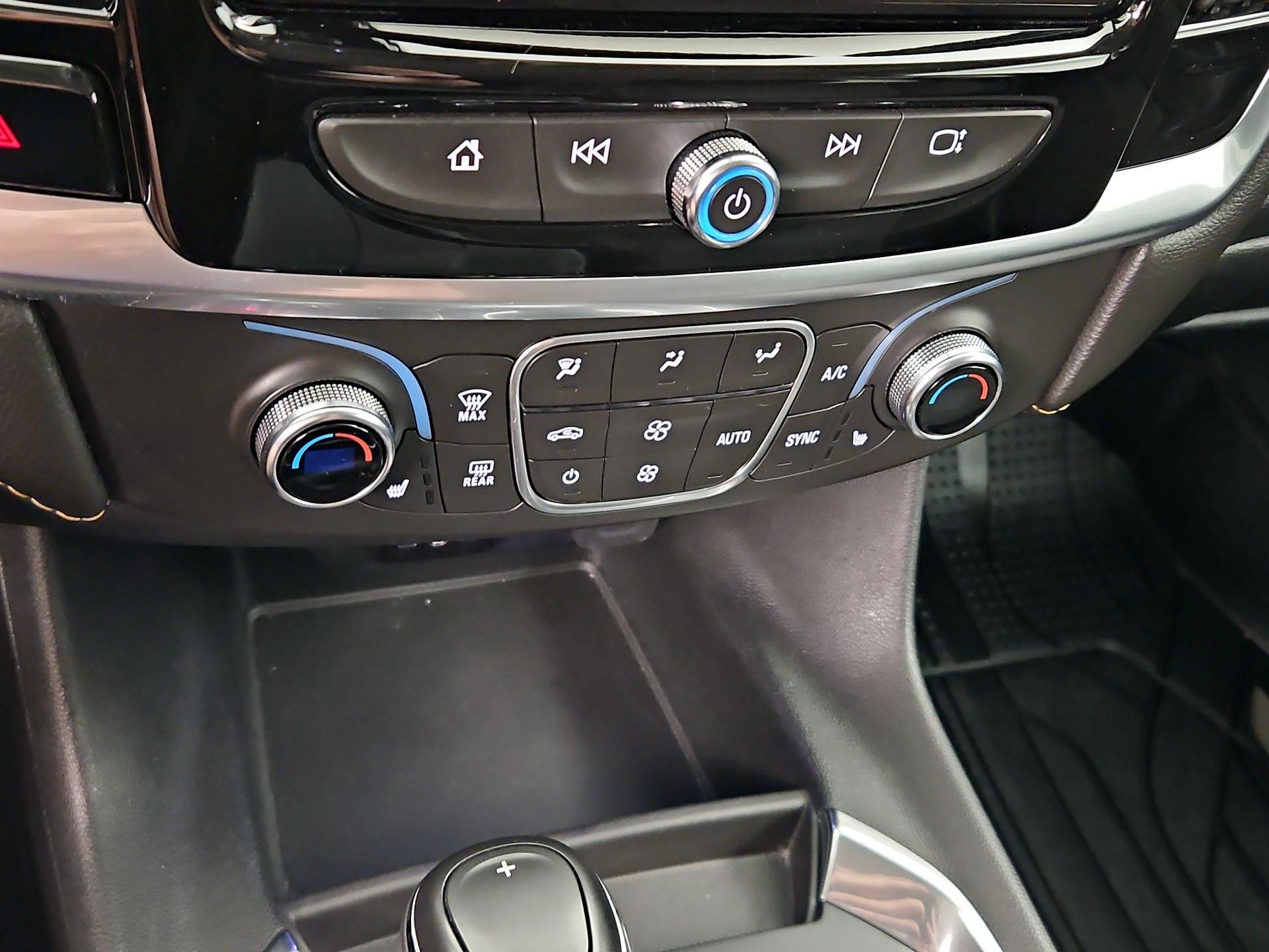 Thumbnail: 2020 Chevrolet Traverse - 16