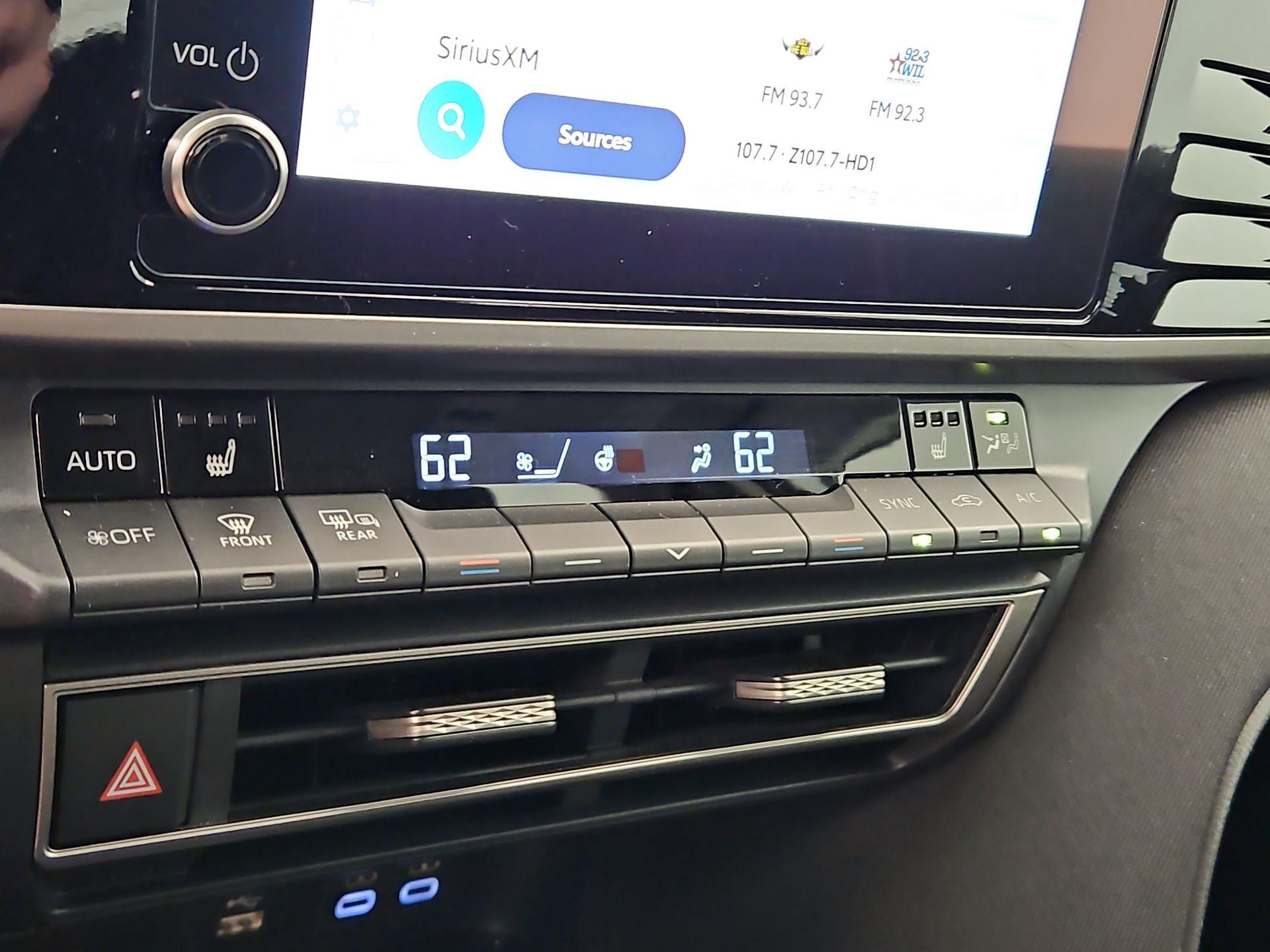 Thumbnail: 2025 Toyota Camry - 17