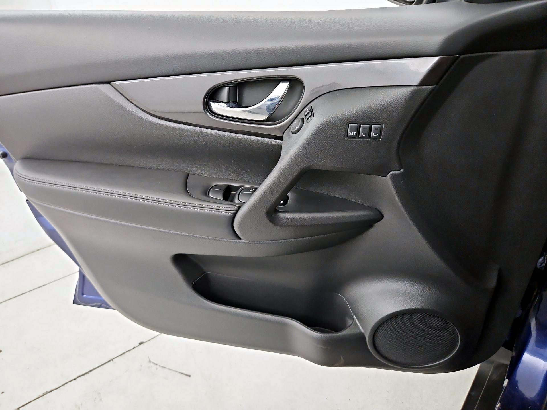 Thumbnail: 2019 Nissan Rogue - 12