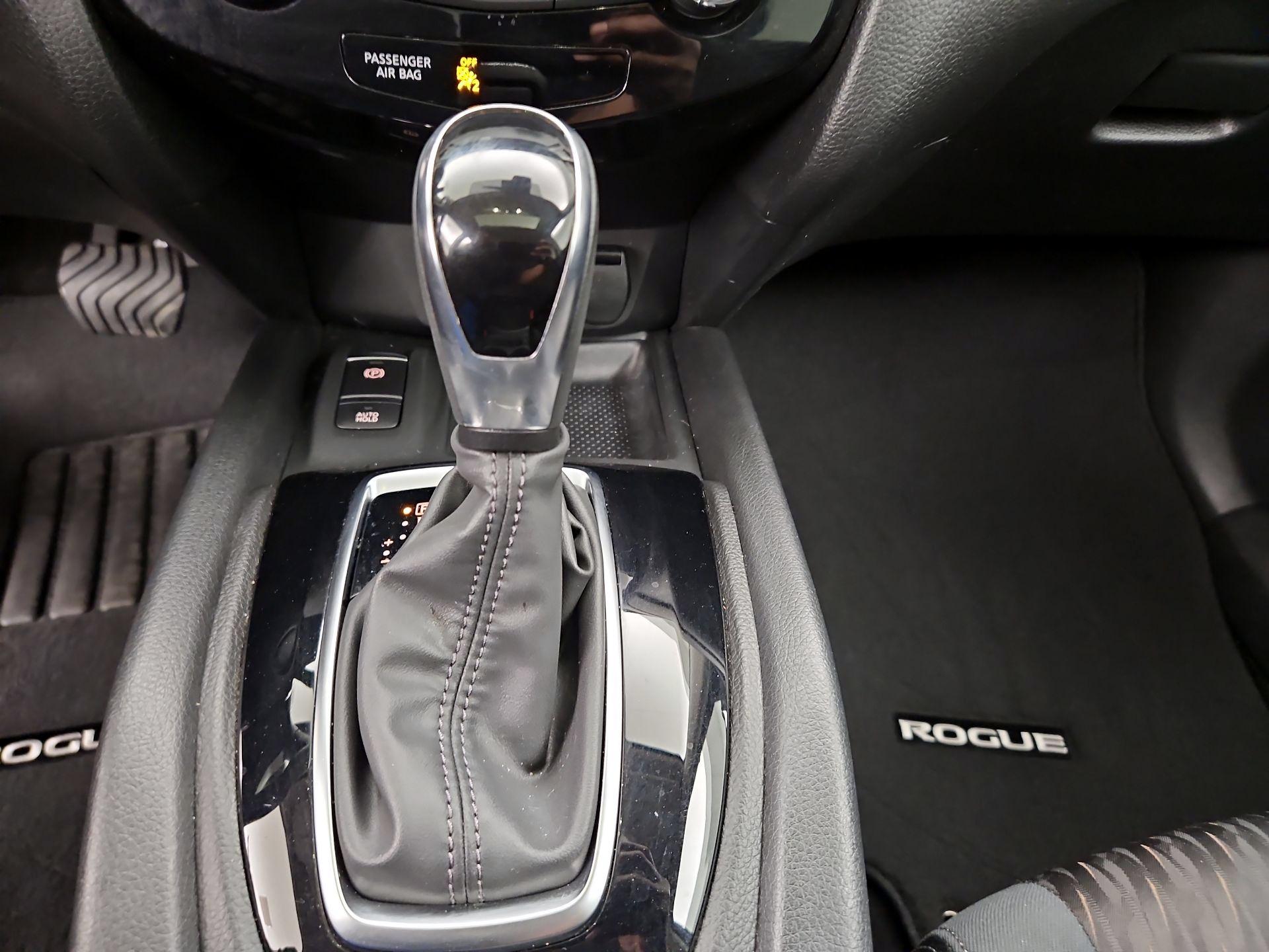 Thumbnail: 2019 Nissan Rogue - 17