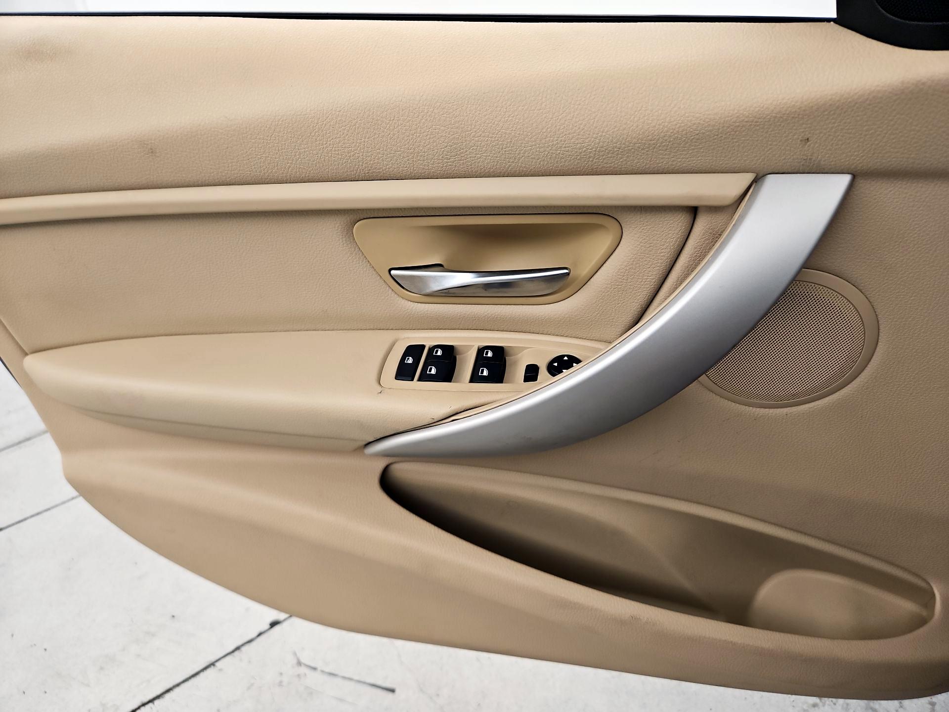 Thumbnail: 2015 BMW 3 Series - 12