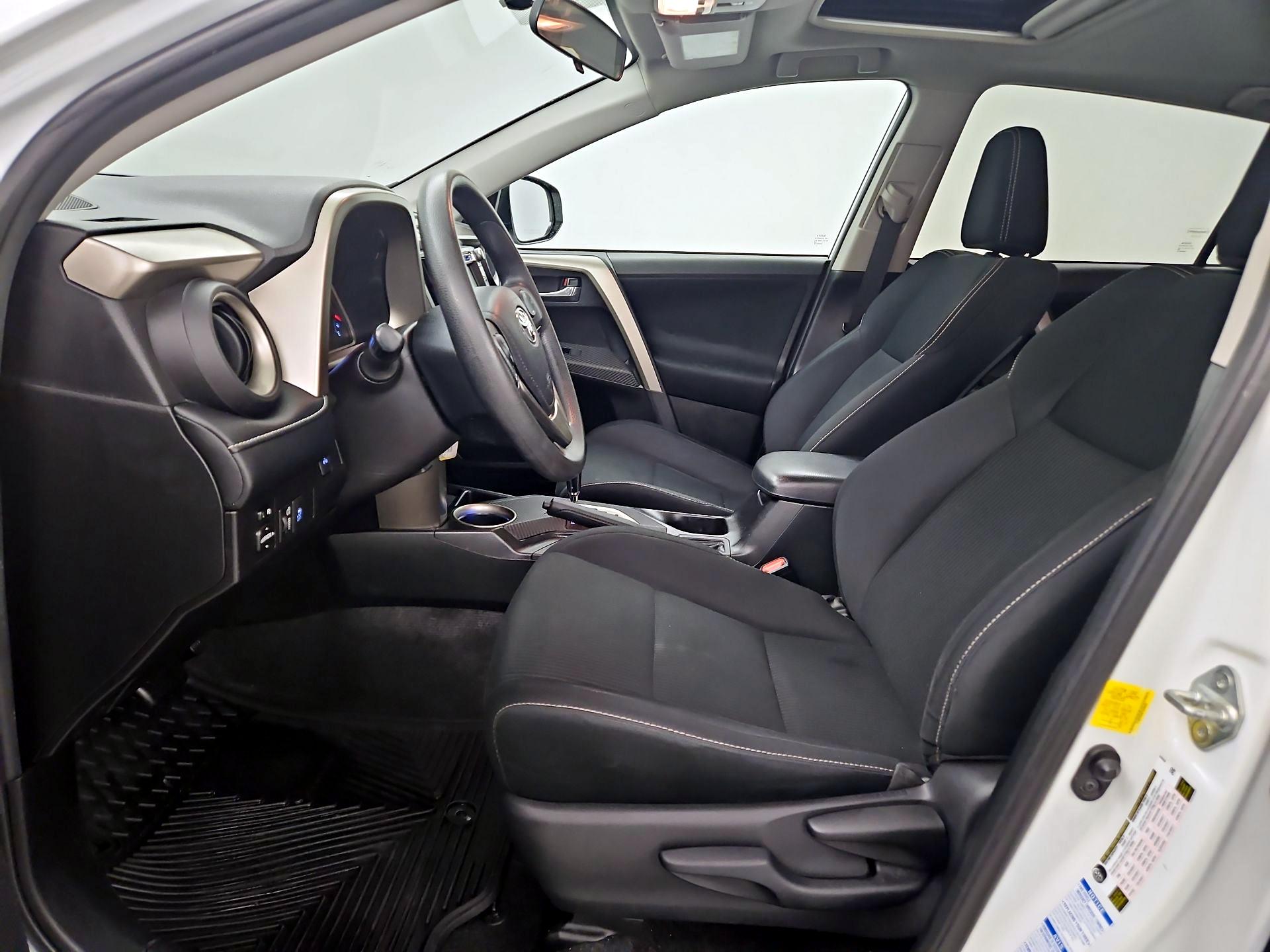 Thumbnail: 2015 Toyota RAV4 - 11