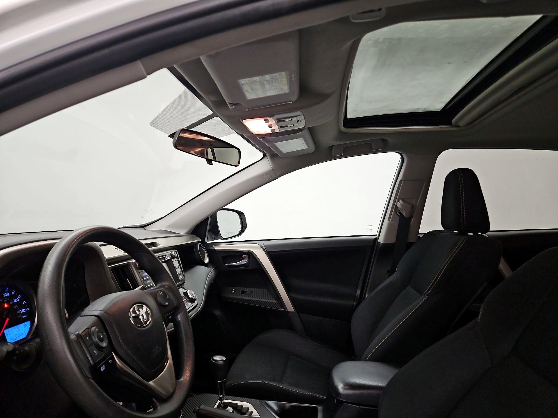 Thumbnail: 2015 Toyota RAV4 - 19