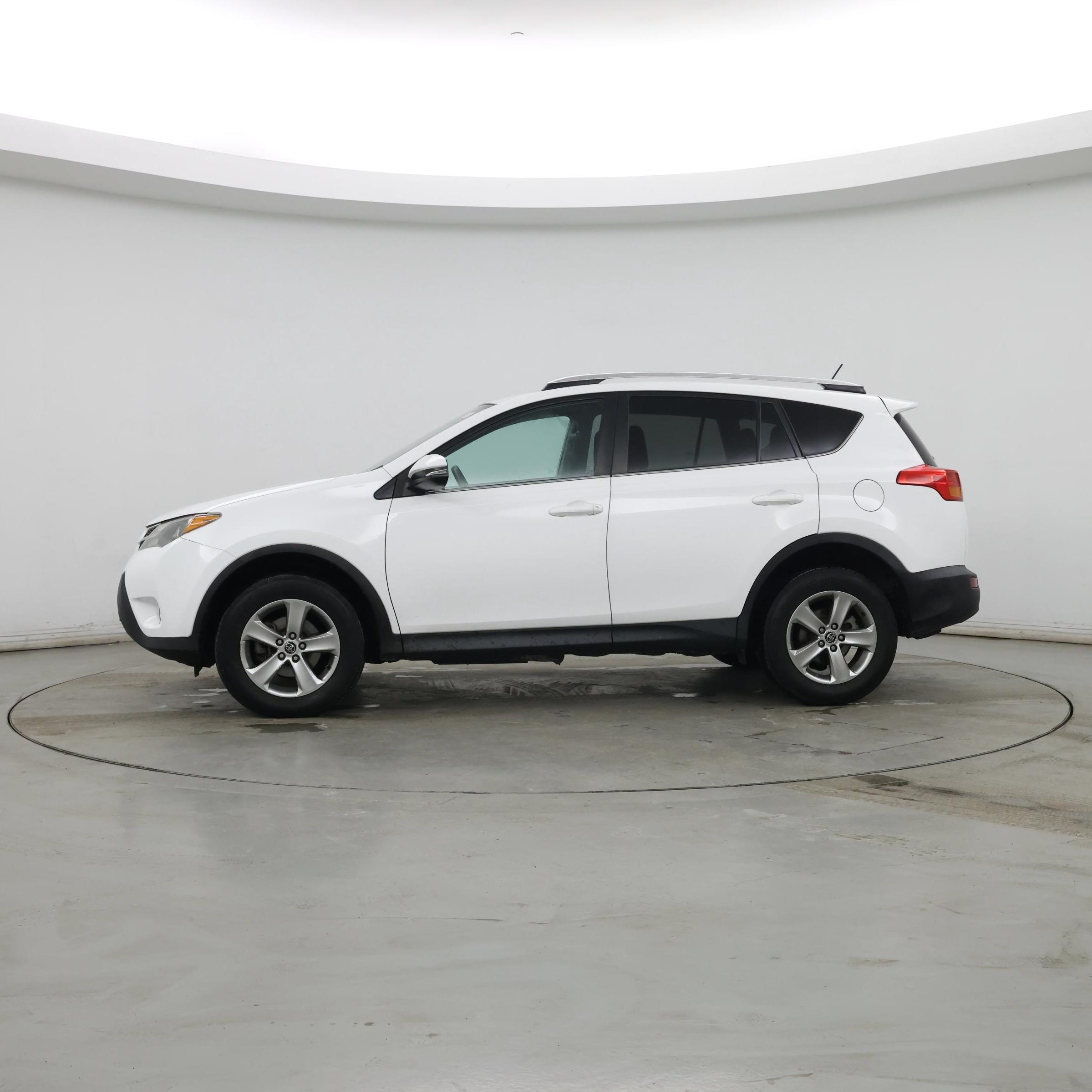 Thumbnail: 2015 Toyota RAV4 - 3