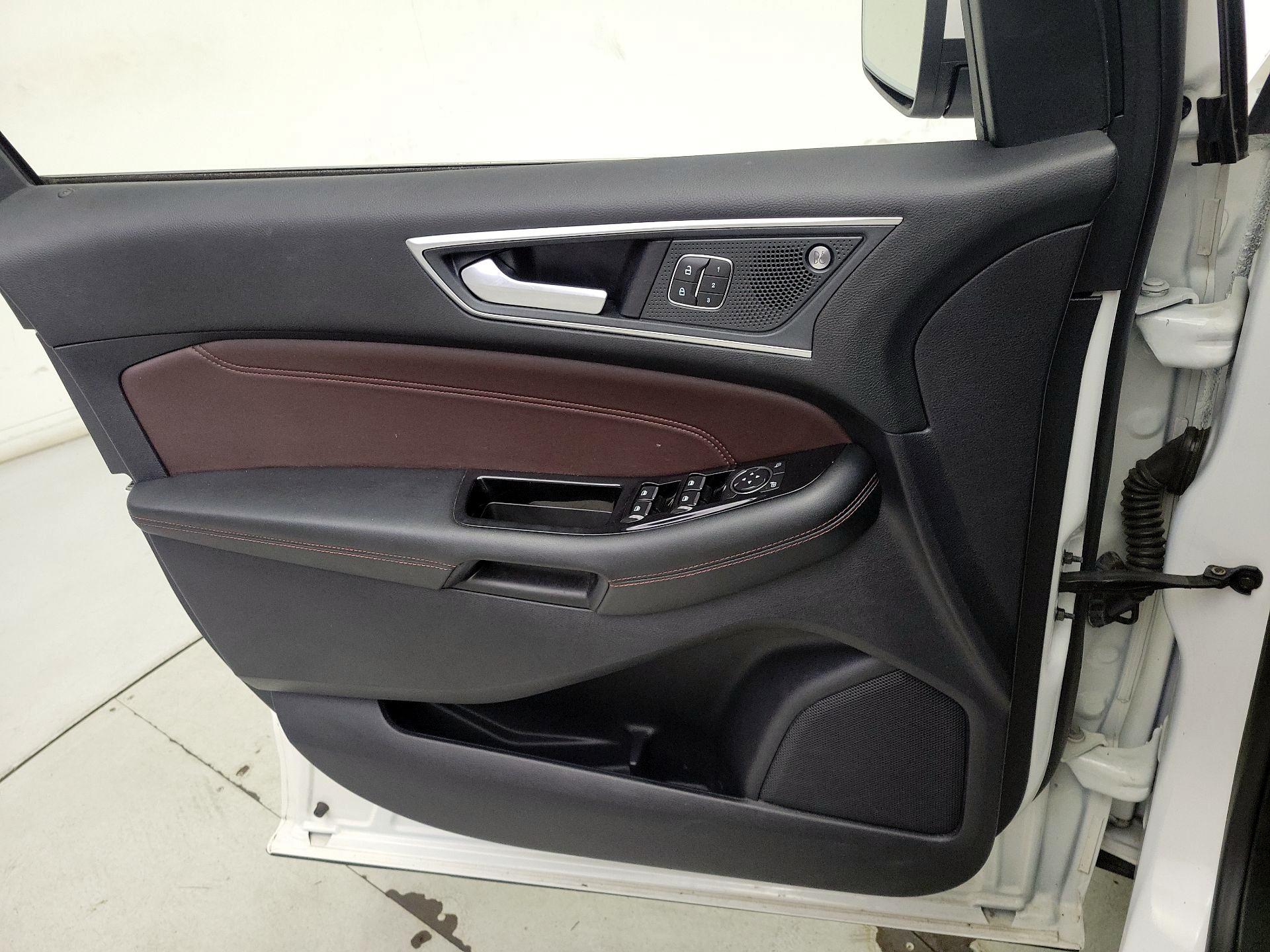 Thumbnail: 2020 Ford Edge - 12