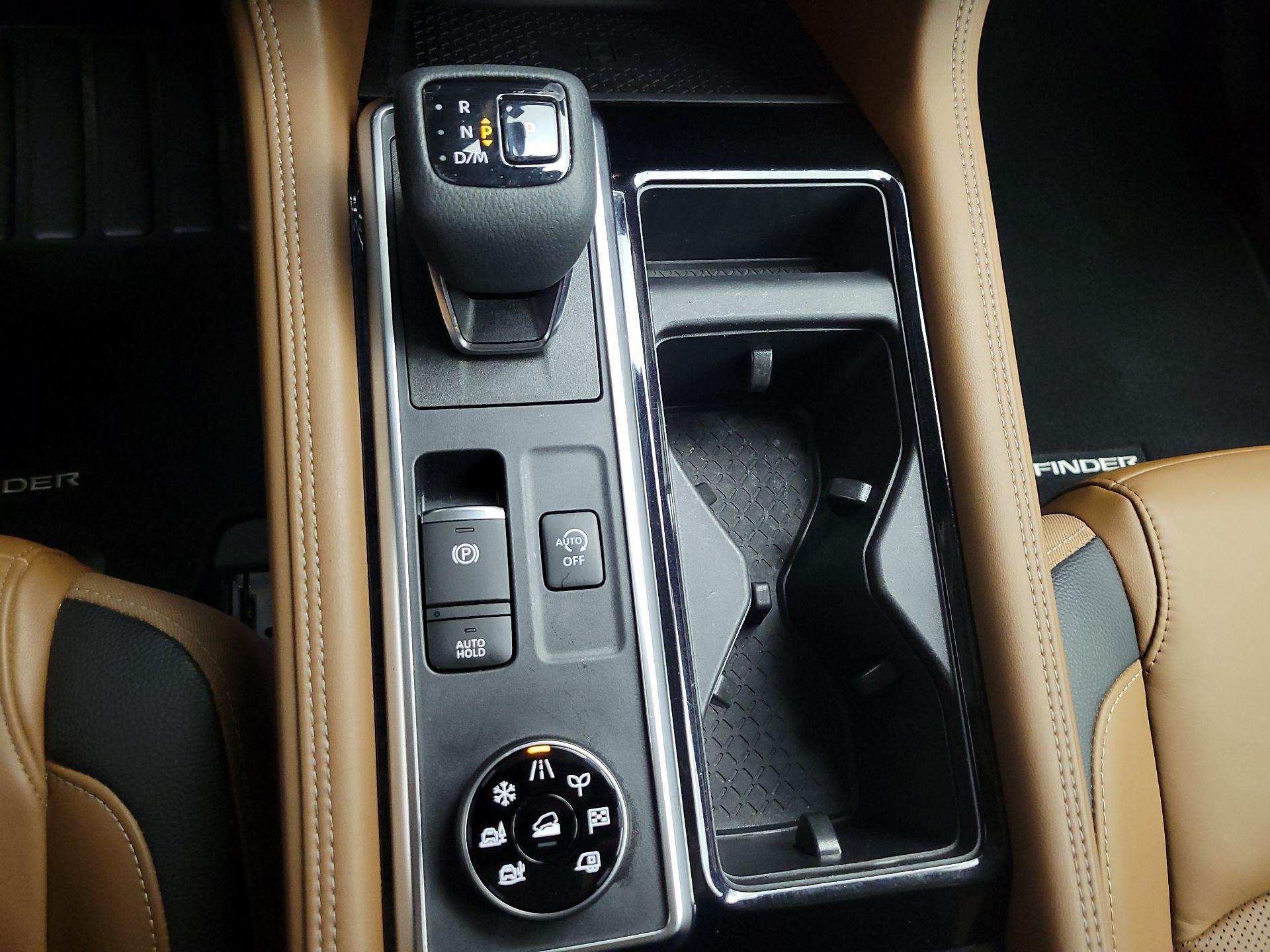 Thumbnail: 2023 Nissan Pathfinder - 17