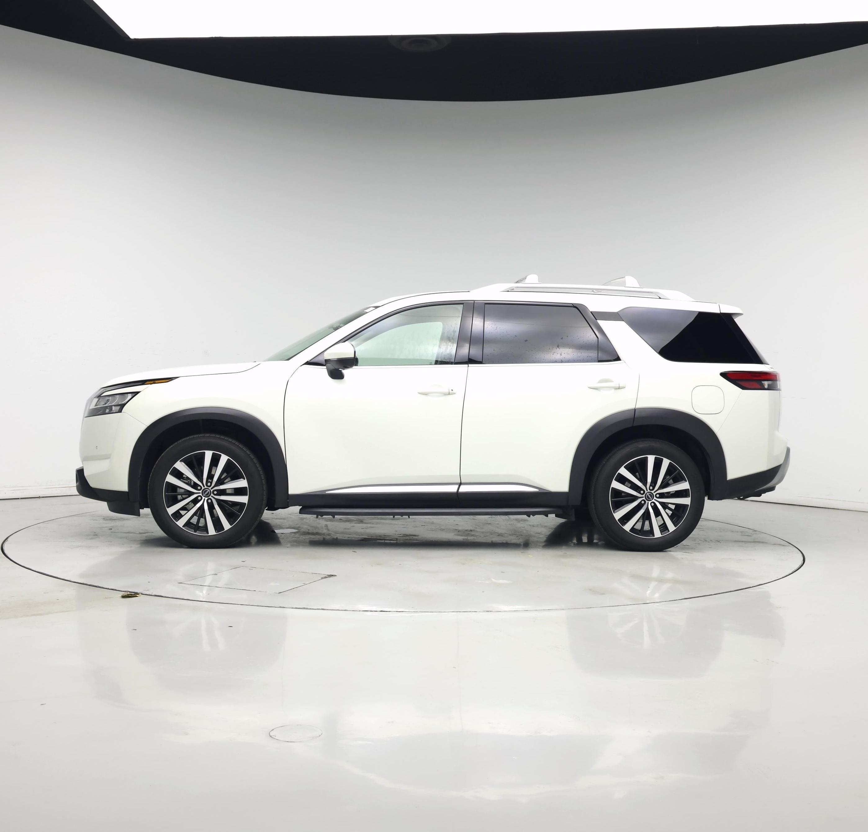 Thumbnail: 2023 Nissan Pathfinder - 3