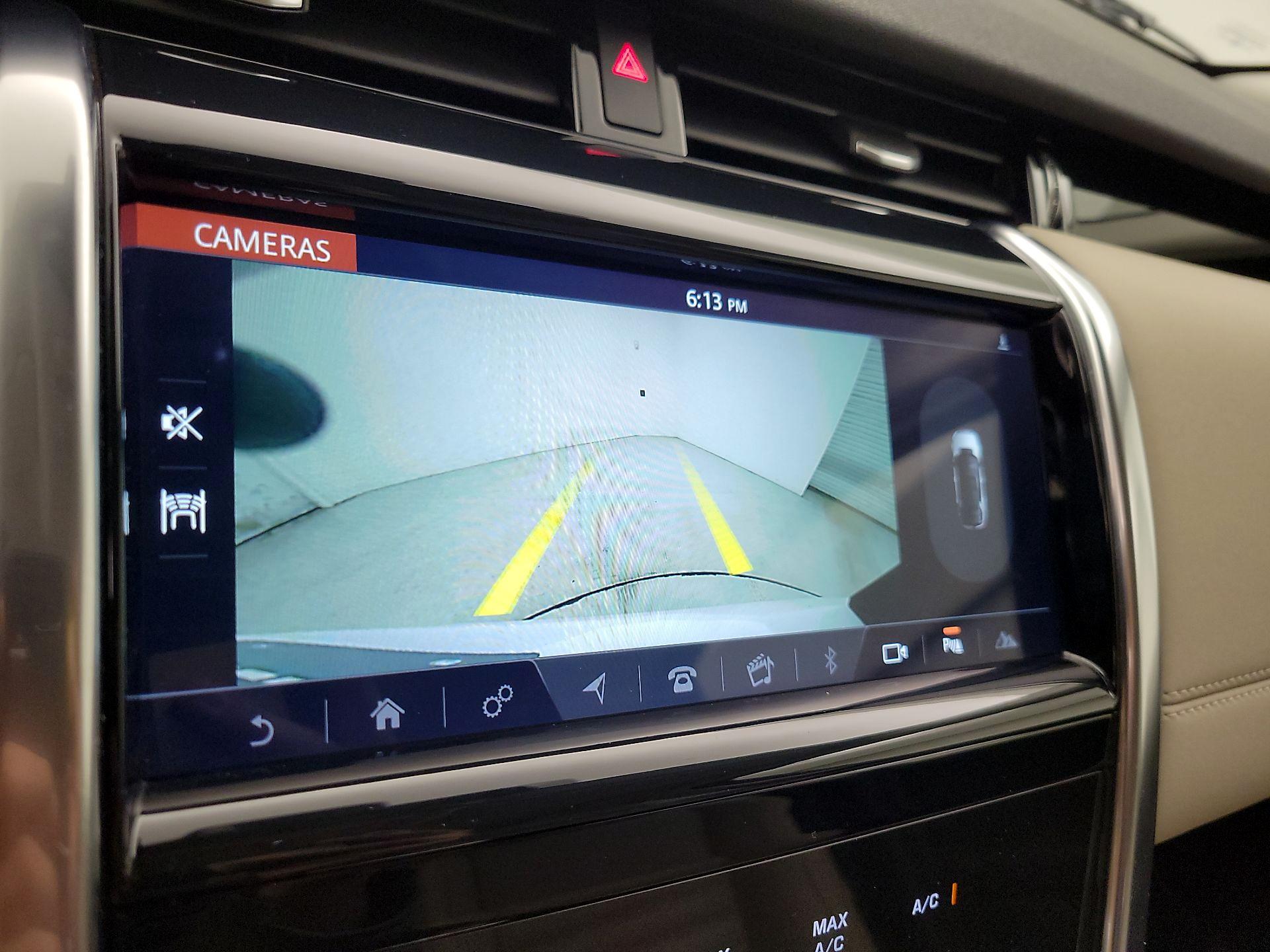 Thumbnail: 2020 Land Rover Discovery Sport - 15