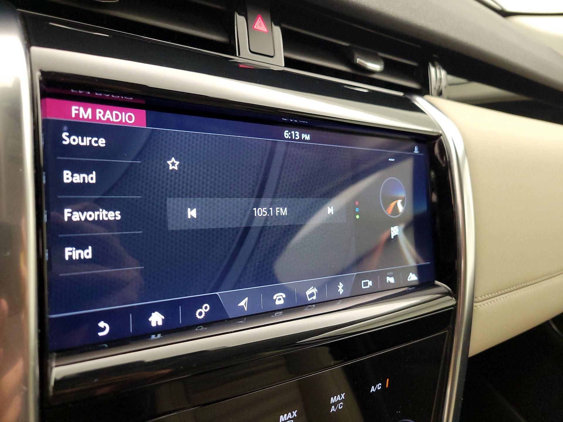 Thumbnail: 2020 Land Rover Discovery Sport - 16