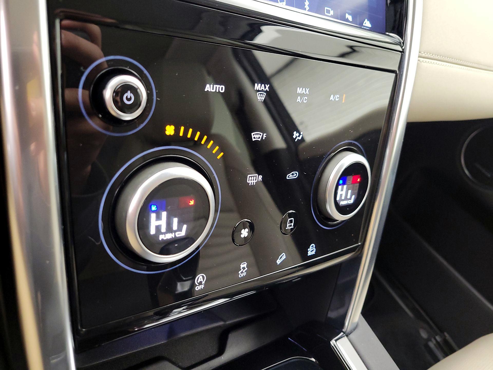 Thumbnail: 2020 Land Rover Discovery Sport - 17