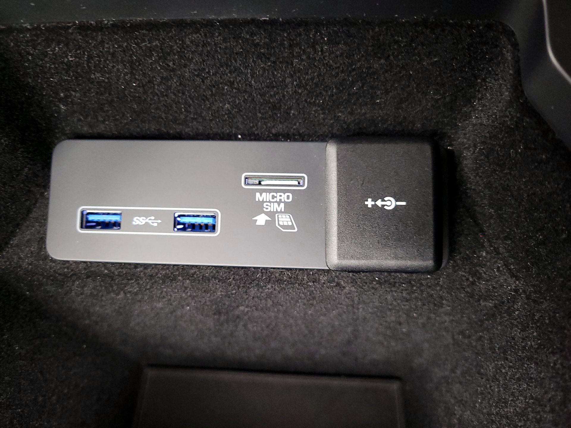 Thumbnail: 2020 Land Rover Discovery Sport - 19