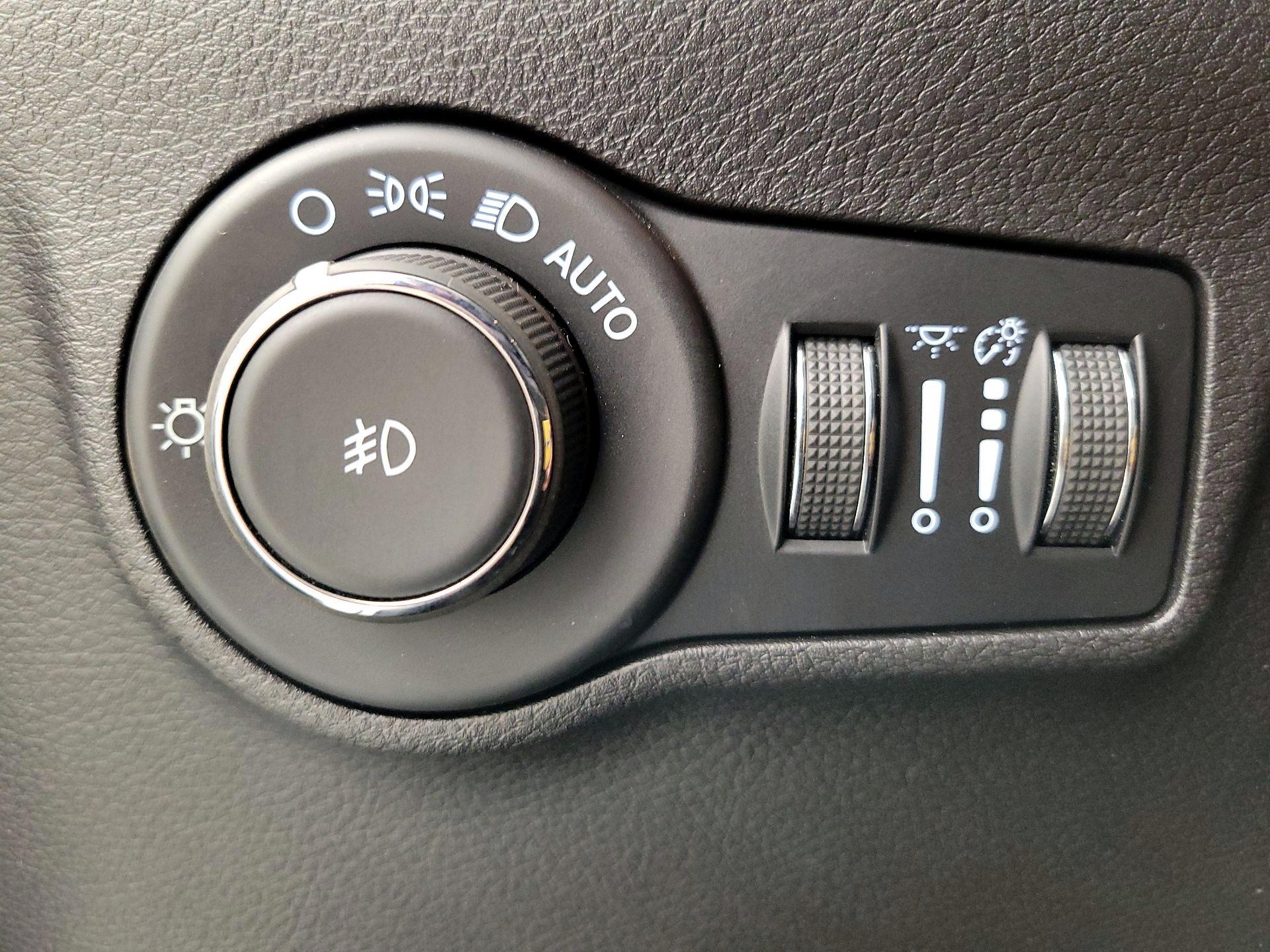 Thumbnail: 2022 Jeep Compass - 13