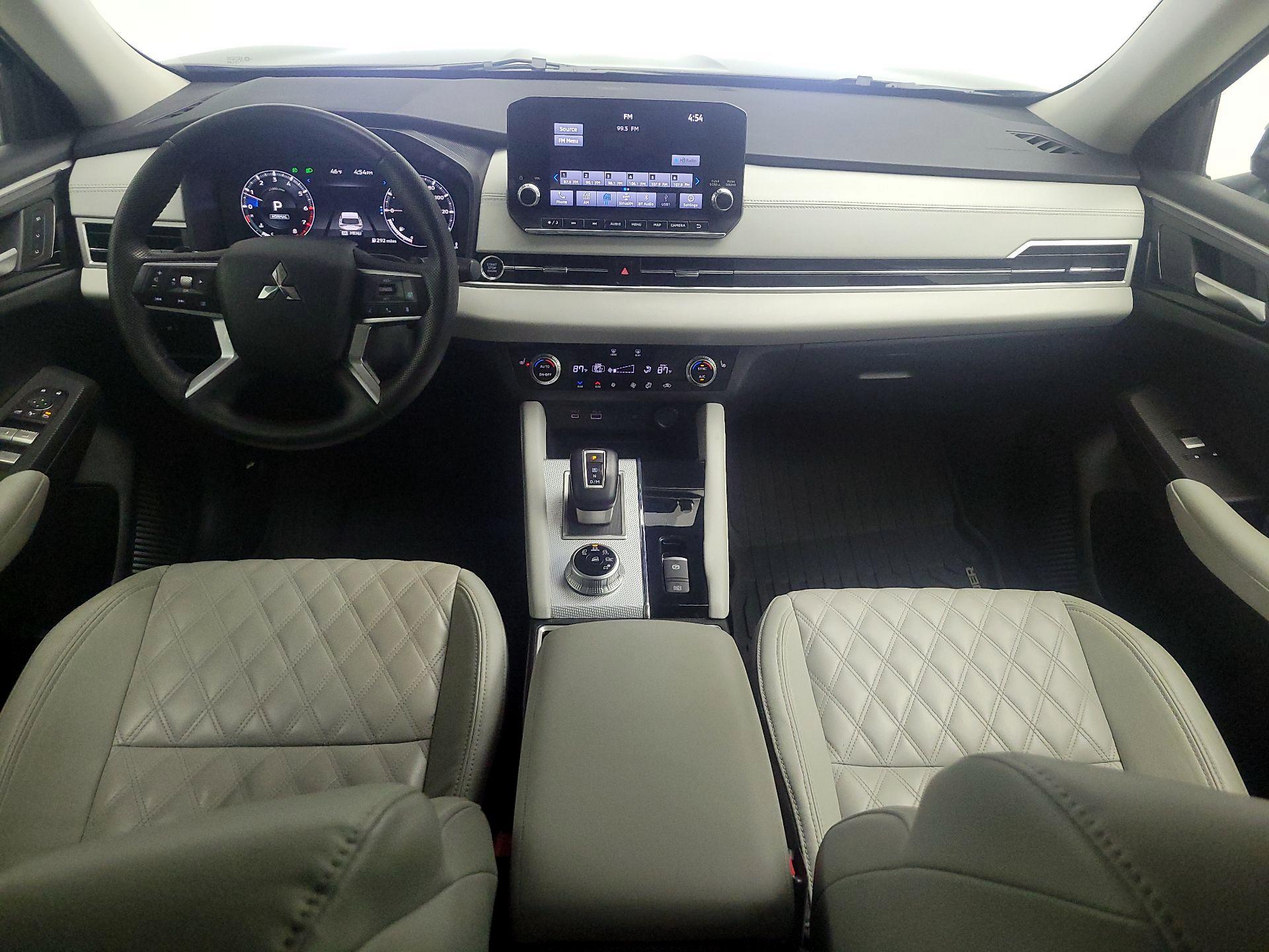 Thumbnail: 2023 Mitsubishi Outlander - 9