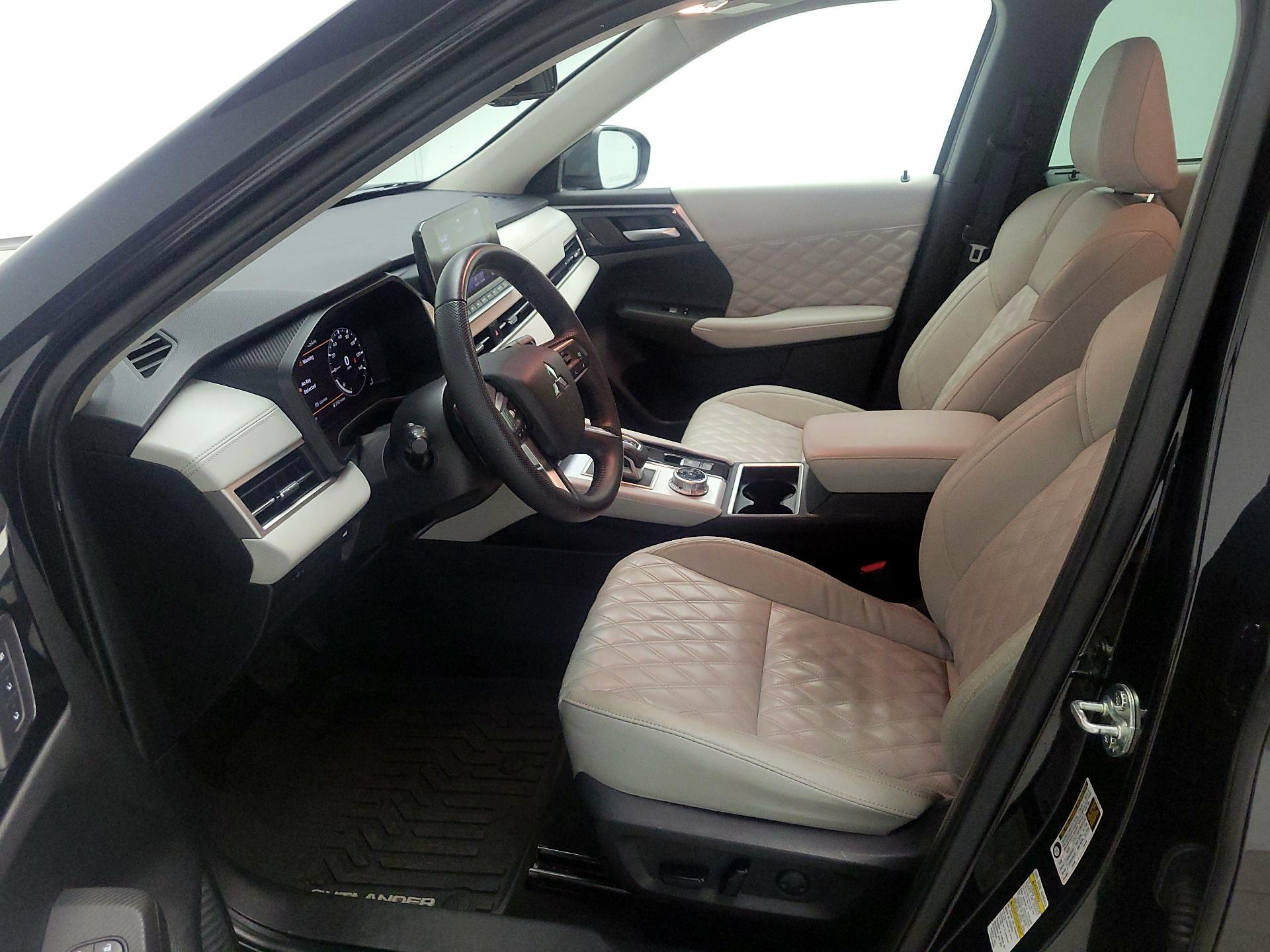 Thumbnail: 2023 Mitsubishi Outlander - 11