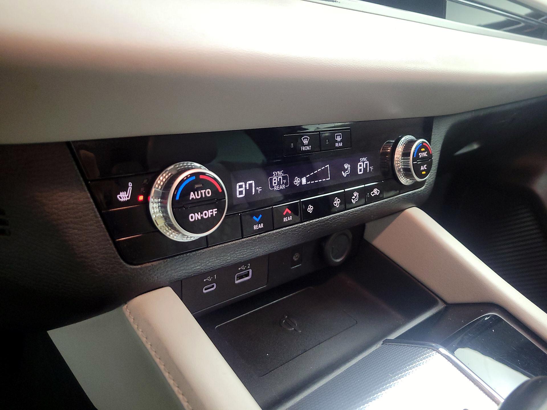 Thumbnail: 2023 Mitsubishi Outlander - 15