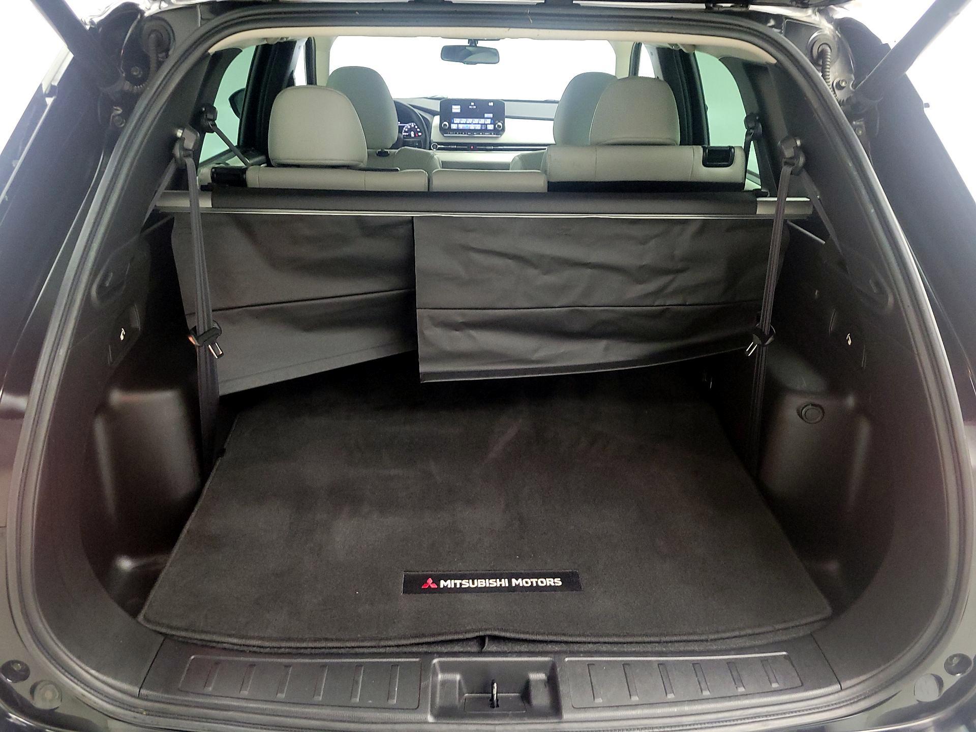 Thumbnail: 2023 Mitsubishi Outlander - 17