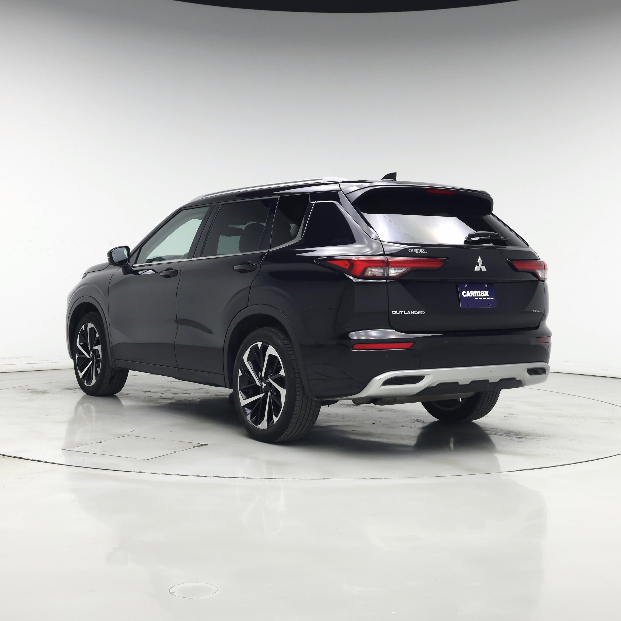 Thumbnail: 2023 Mitsubishi Outlander - 2