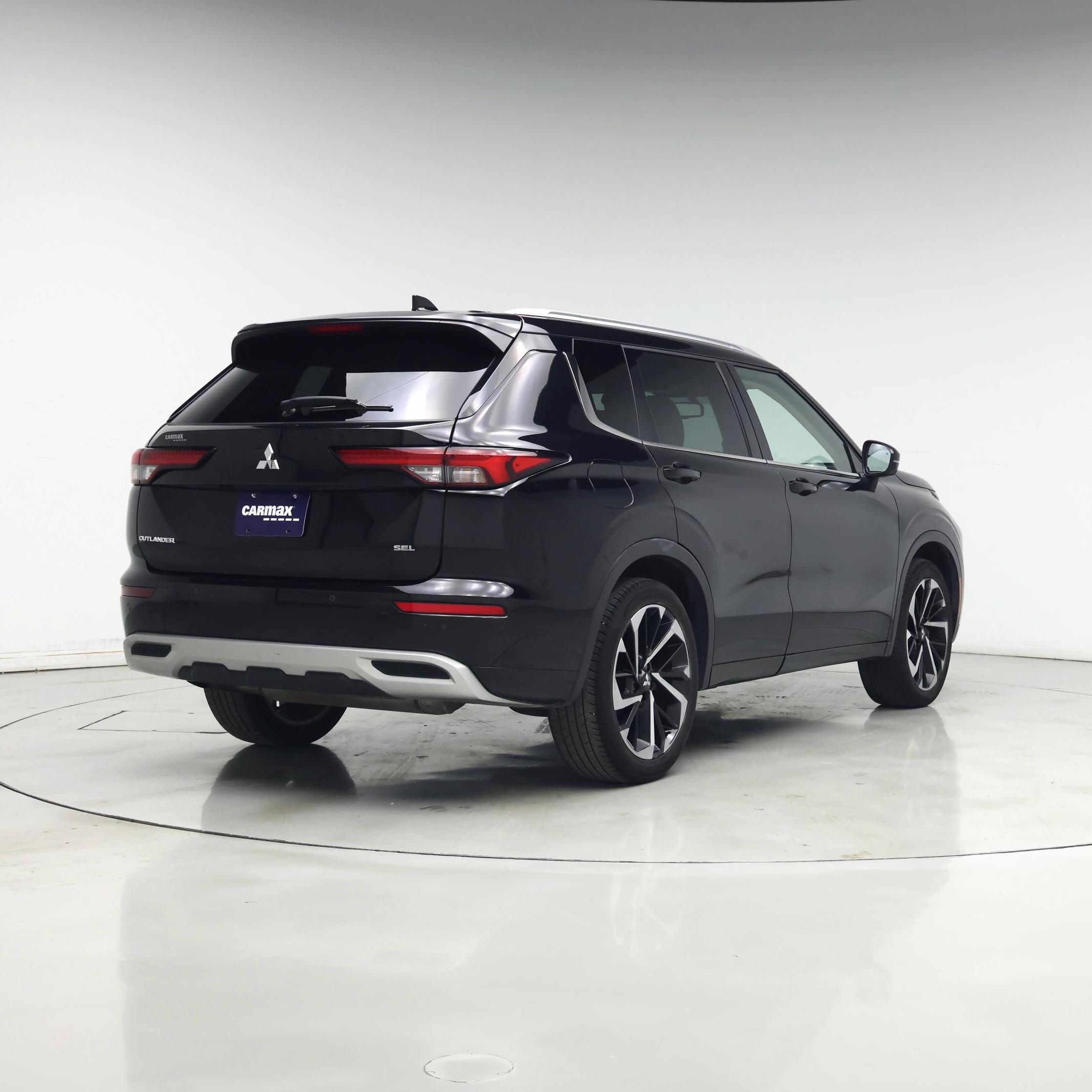 Thumbnail: 2023 Mitsubishi Outlander - 8