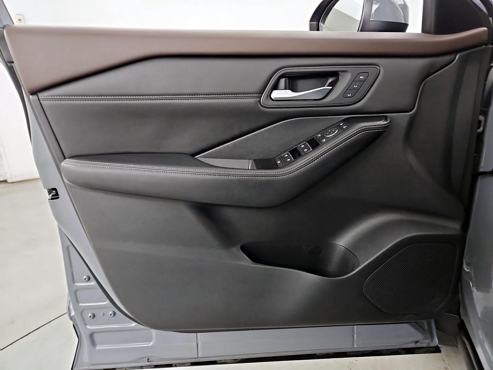 Thumbnail: 2022 Nissan Rogue - 12