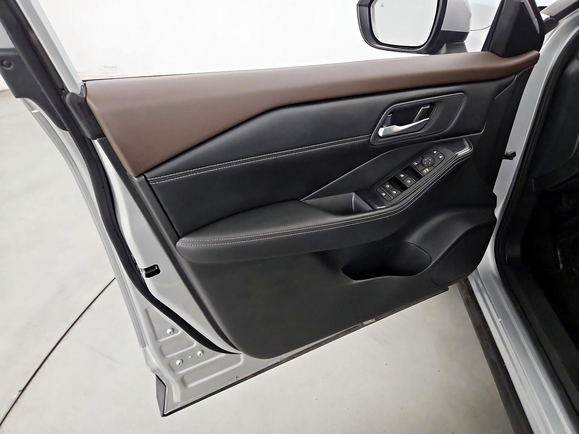 Thumbnail: 2023 Nissan Rogue - 12