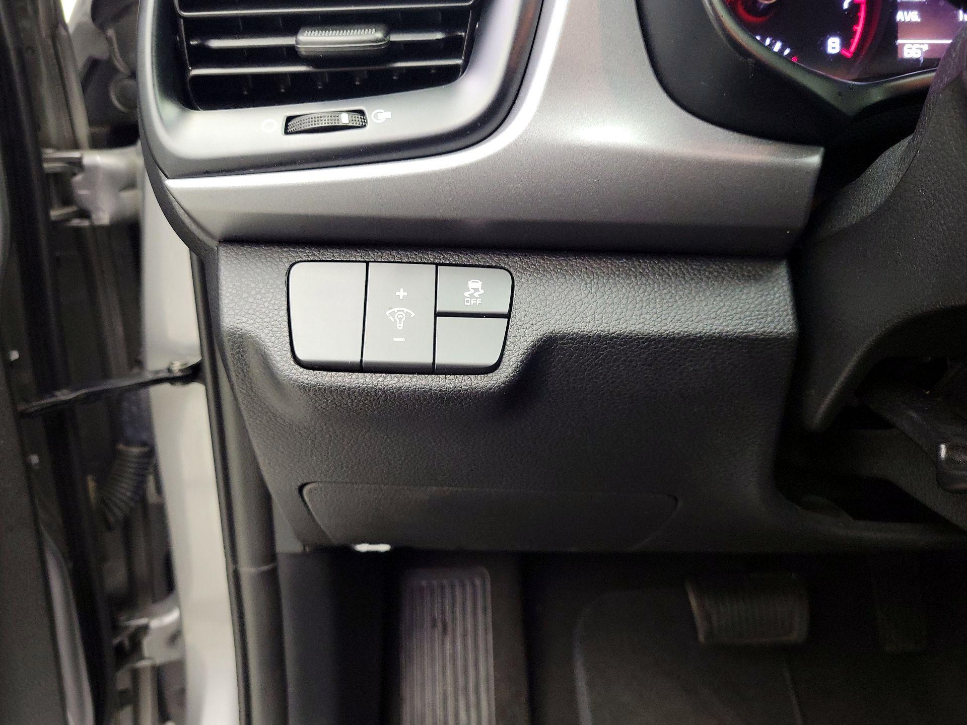 Thumbnail: 2023 Kia Rio - 13