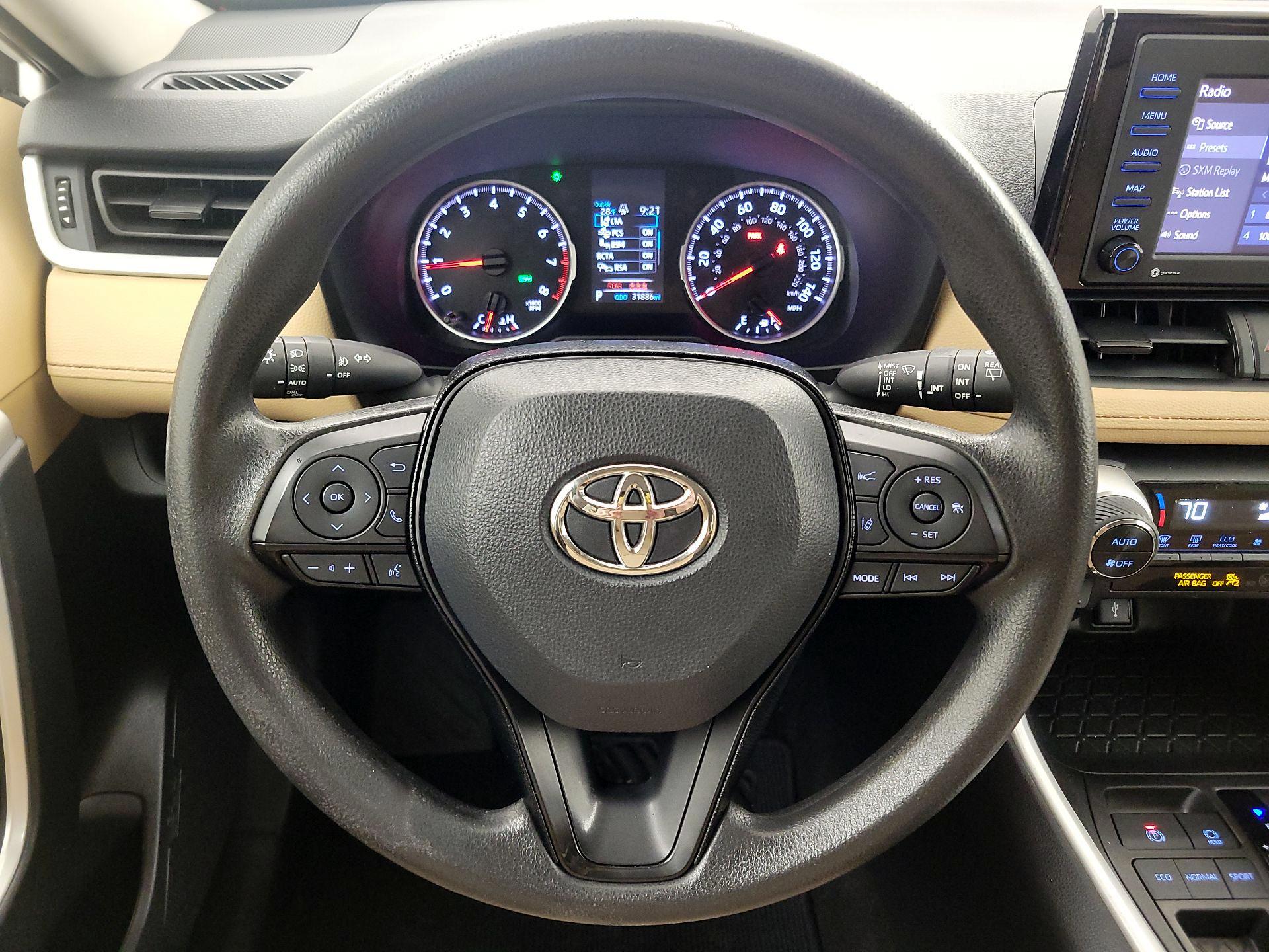 Thumbnail: 2021 Toyota RAV4 - 10