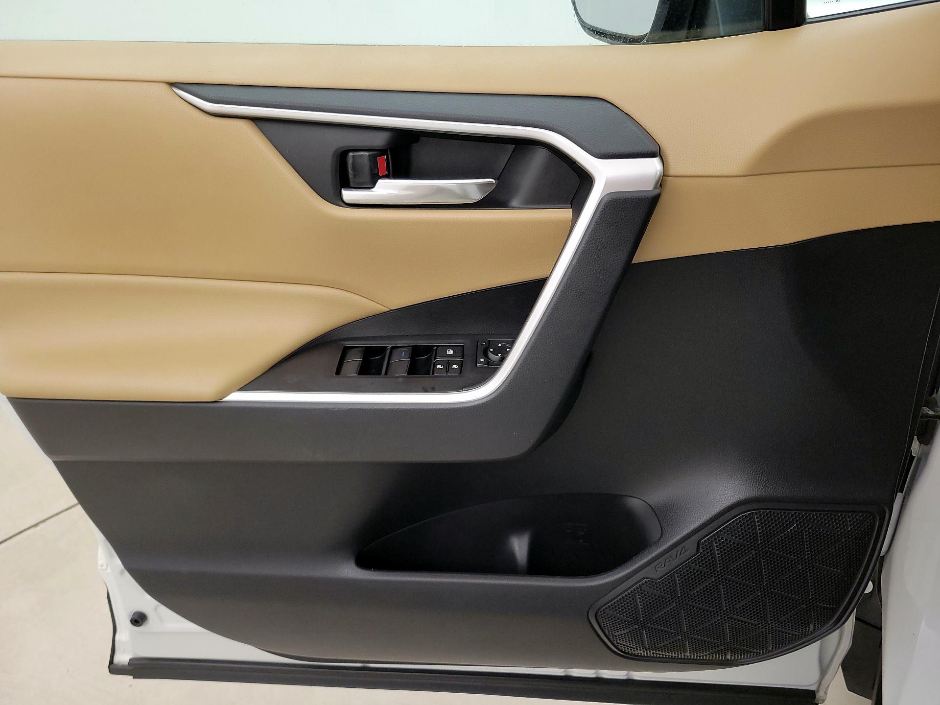 Thumbnail: 2021 Toyota RAV4 - 12