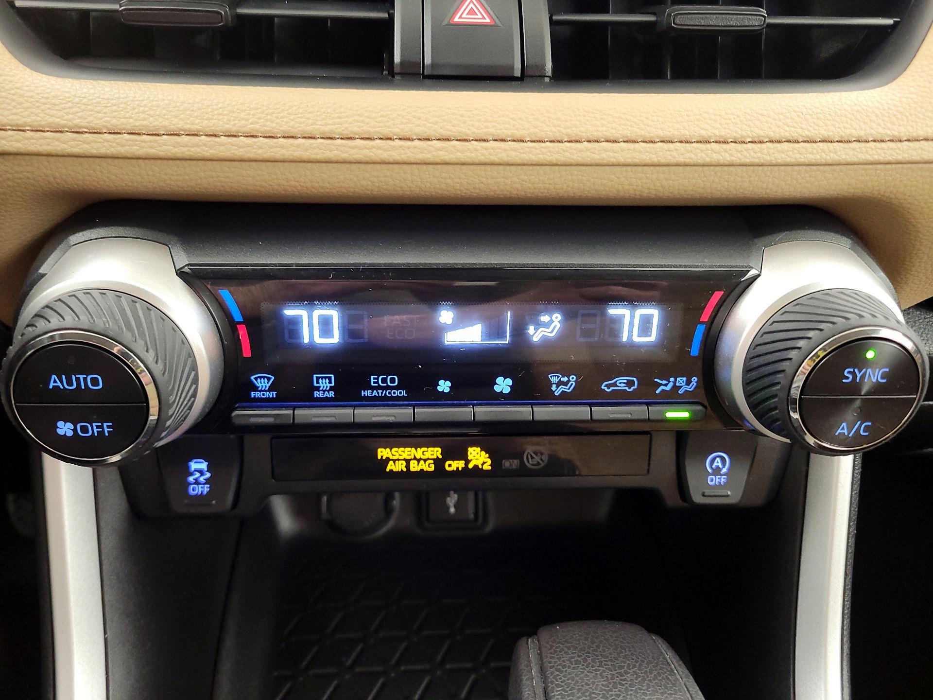 Thumbnail: 2021 Toyota RAV4 - 16