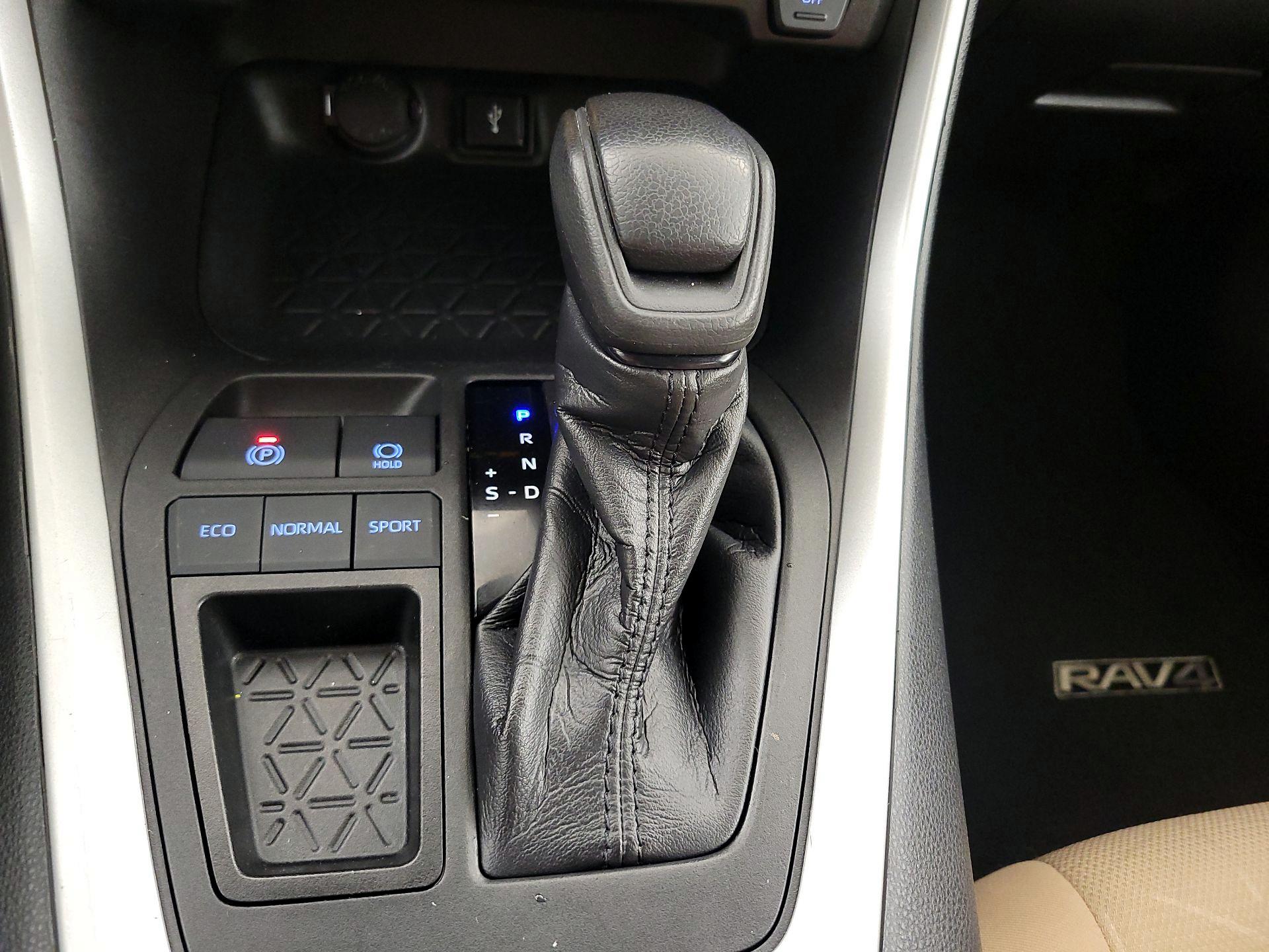 Thumbnail: 2021 Toyota RAV4 - 17