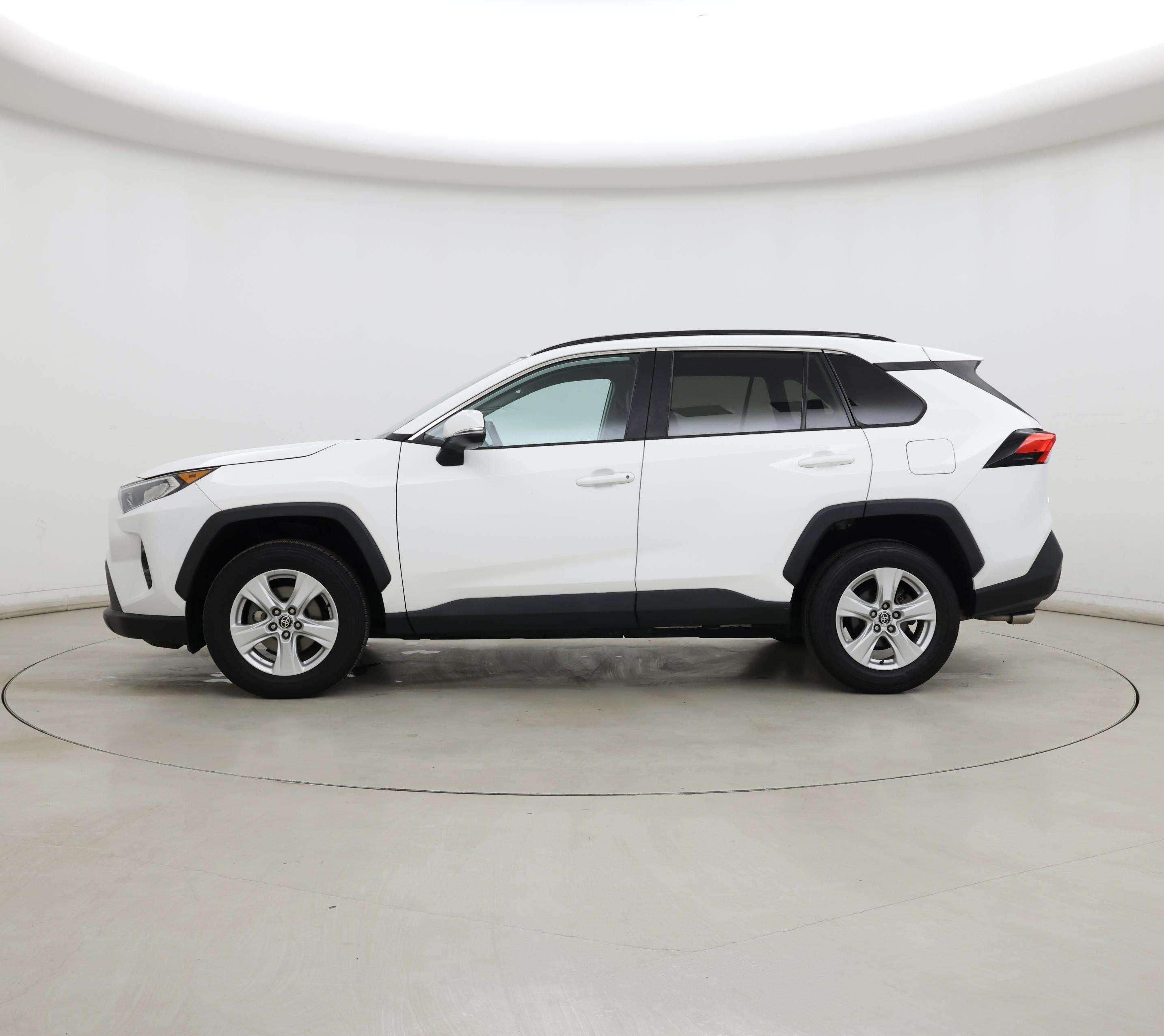 Thumbnail: 2021 Toyota RAV4 - 3