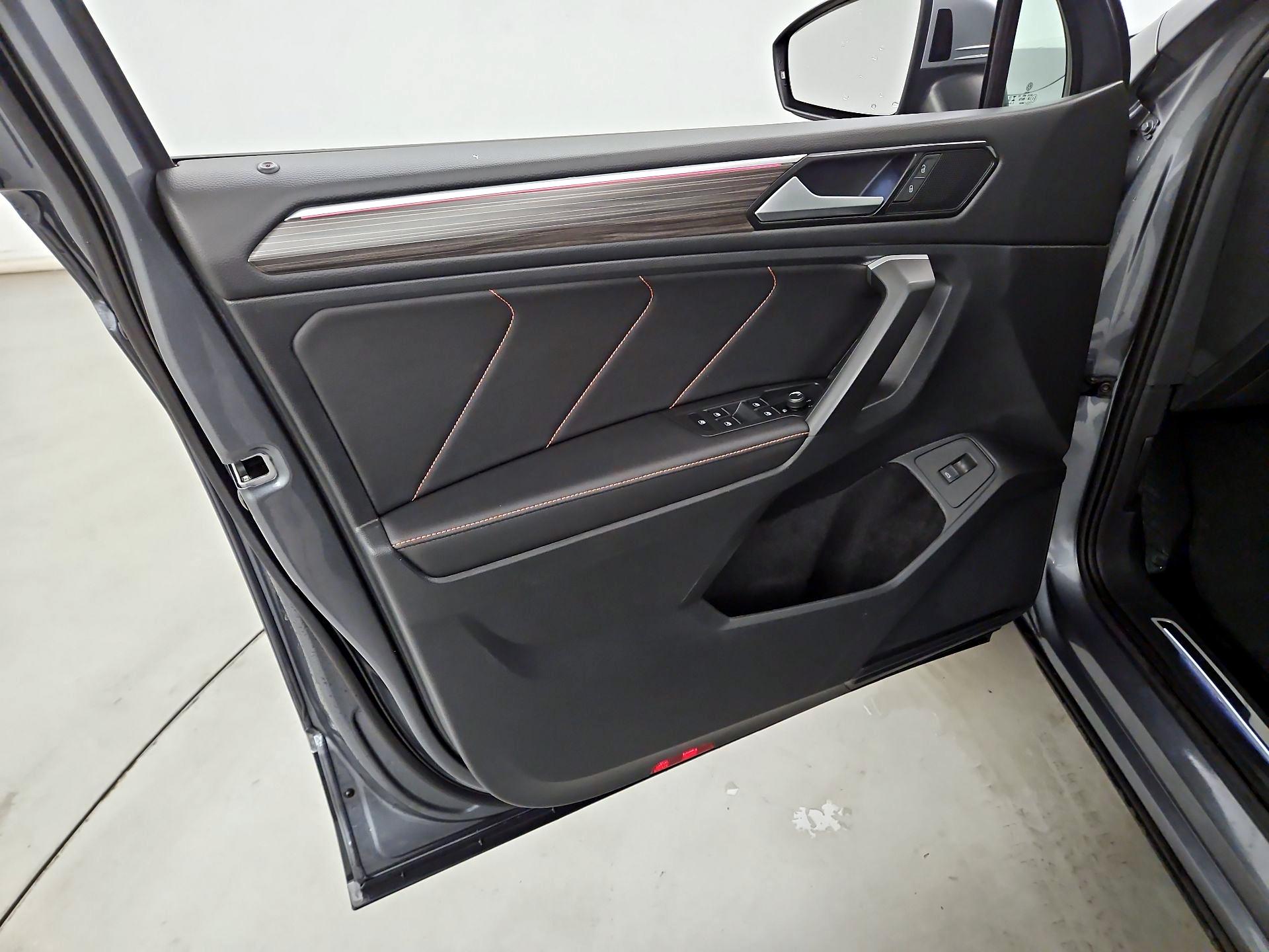 Thumbnail: 2024 Volkswagen Tiguan - 12