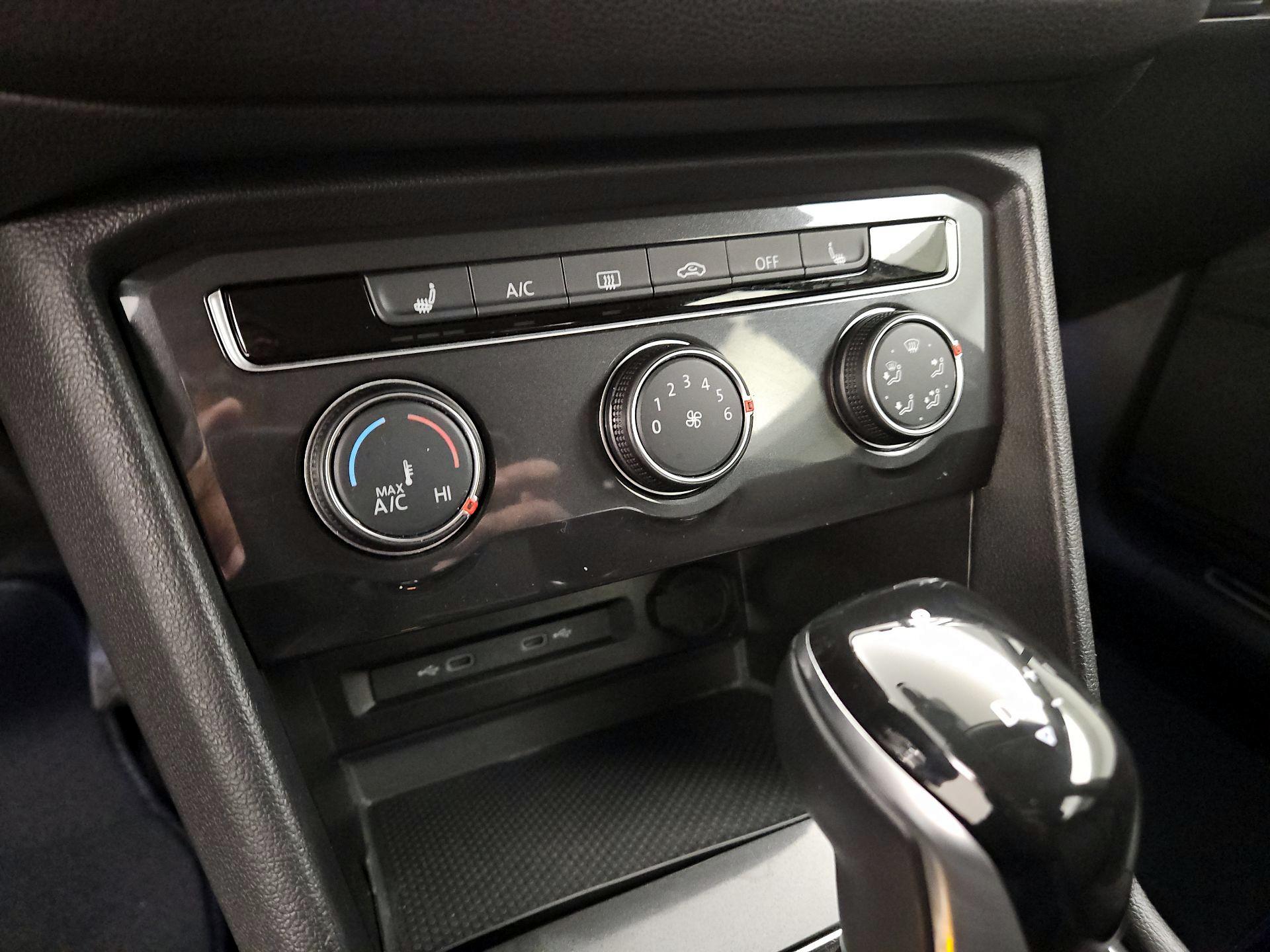 Thumbnail: 2024 Volkswagen Tiguan - 16