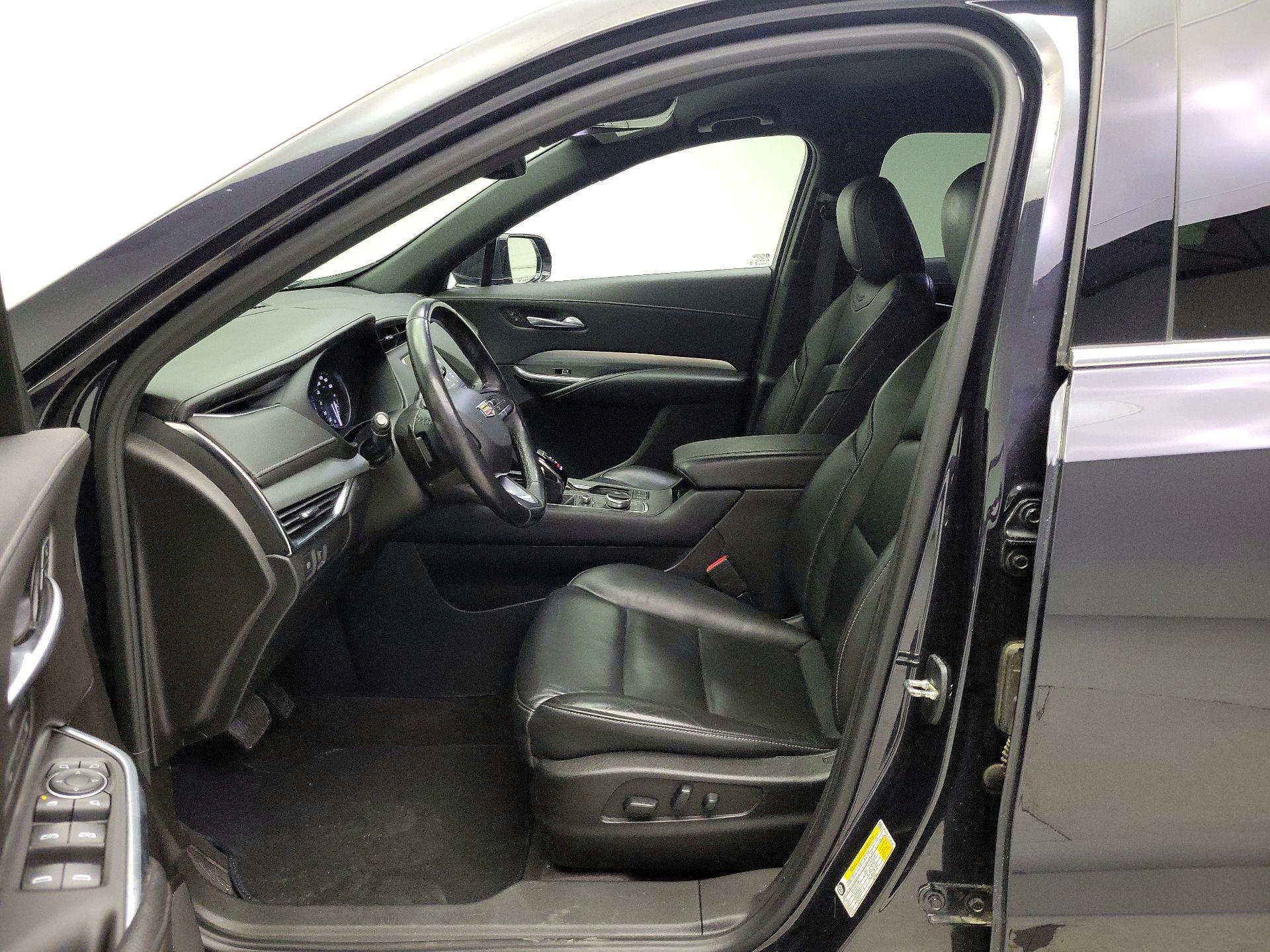 Thumbnail: 2023 Cadillac XT4 - 11