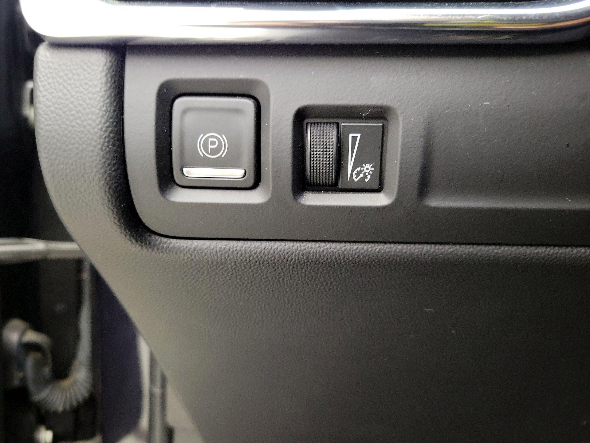 Thumbnail: 2023 Cadillac XT4 - 13