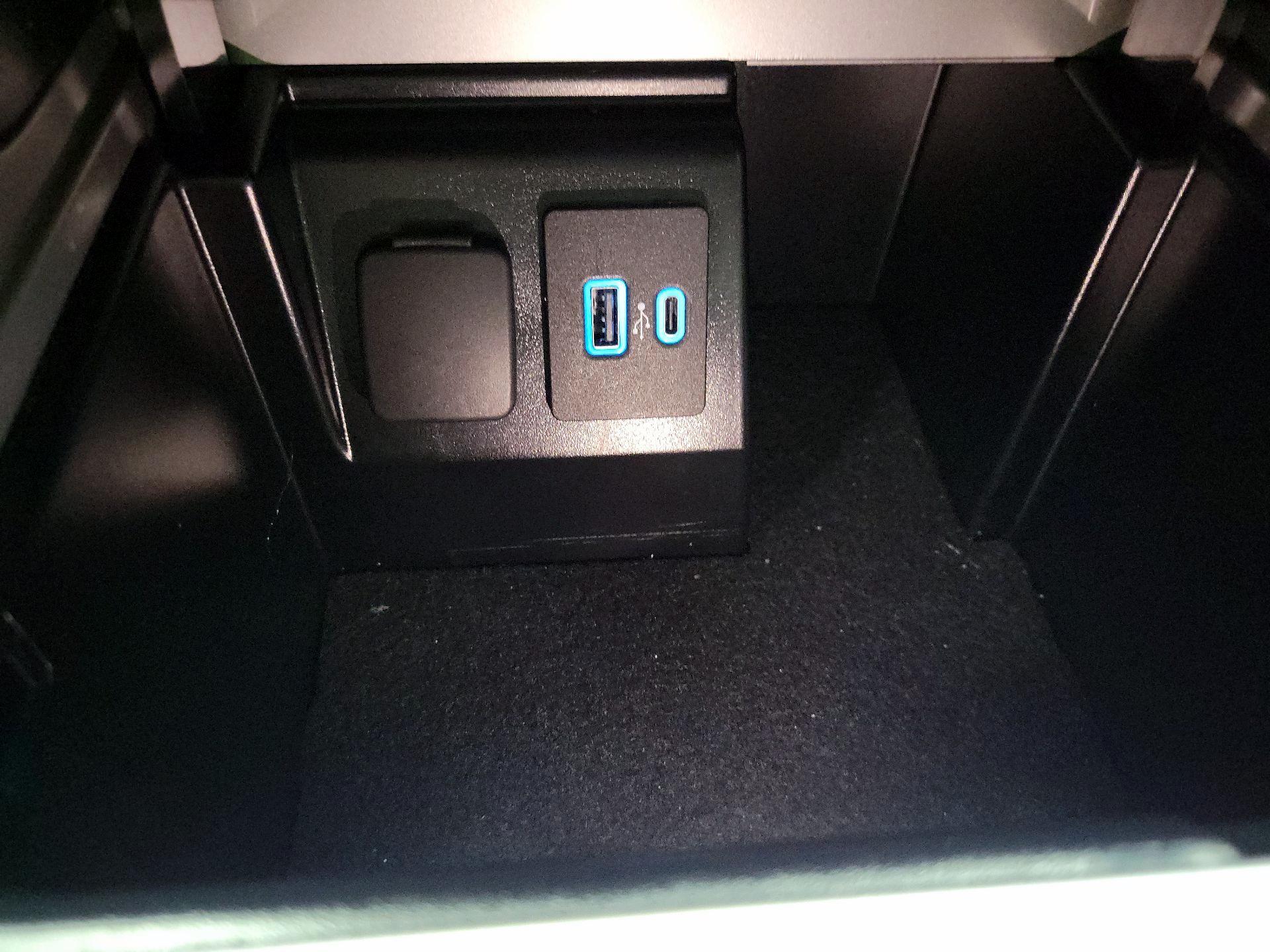 Thumbnail: 2022 Ford Explorer - 19