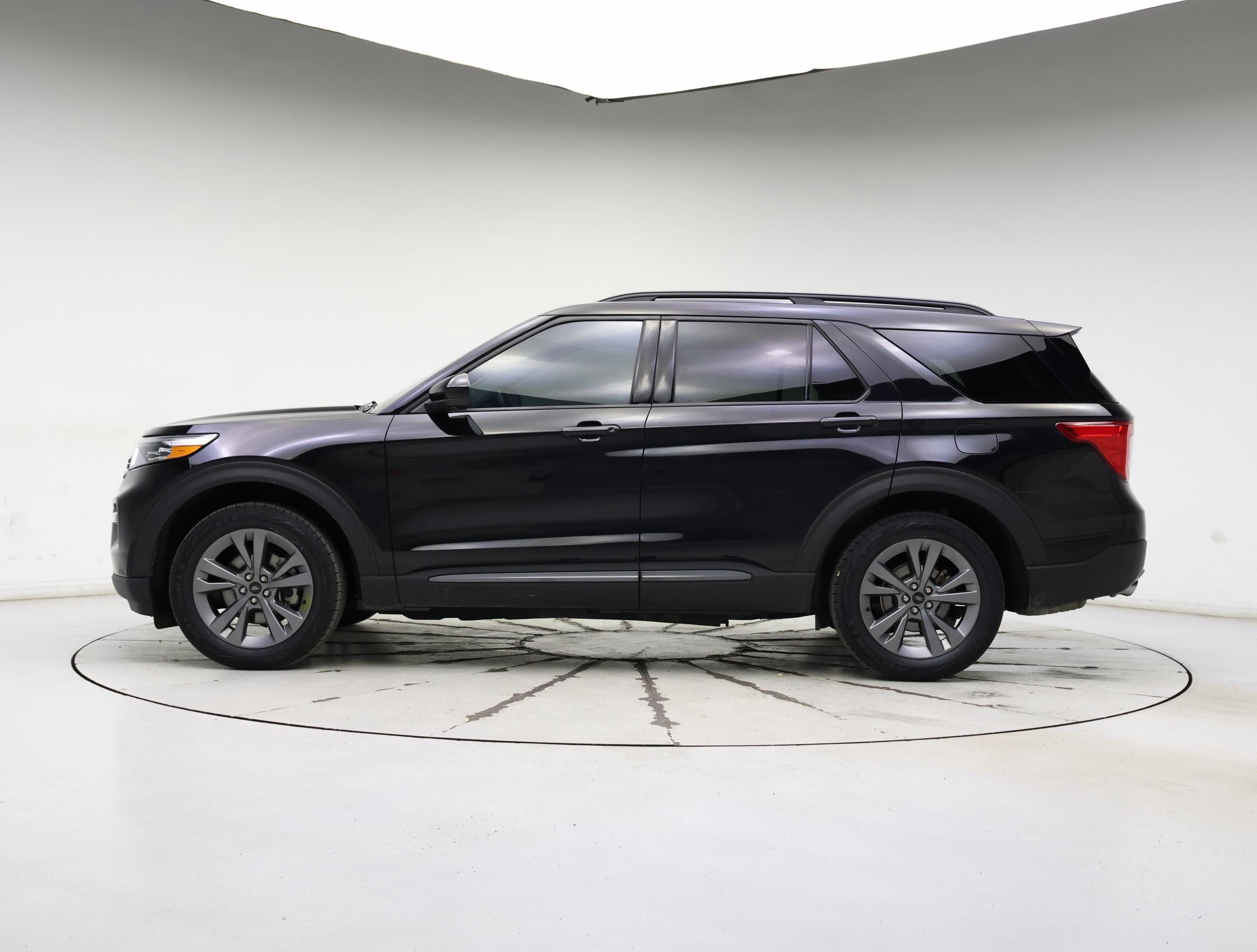 Thumbnail: 2022 Ford Explorer - 3