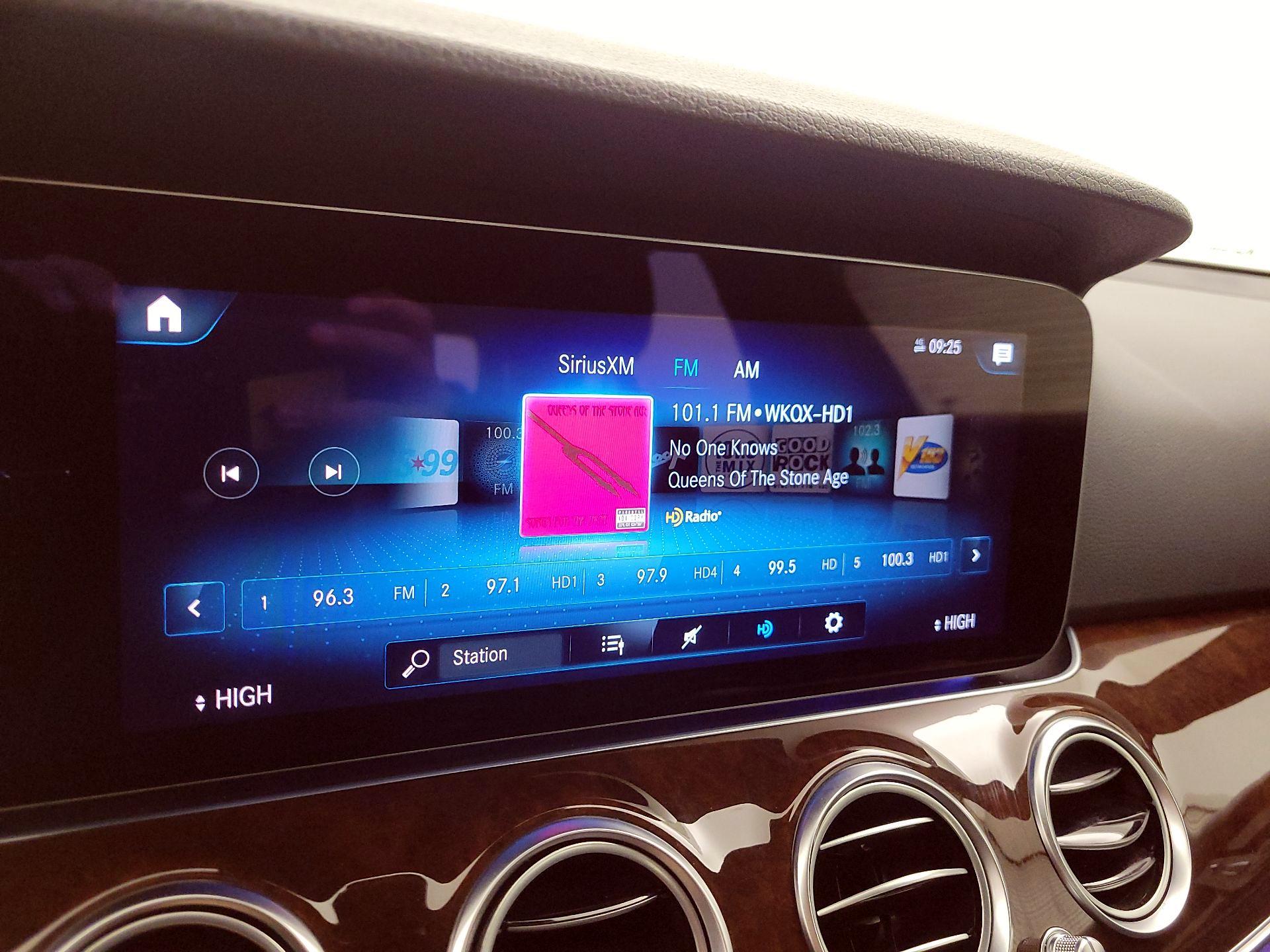 Thumbnail: 2022 Mercedes-Benz E-Class - 16