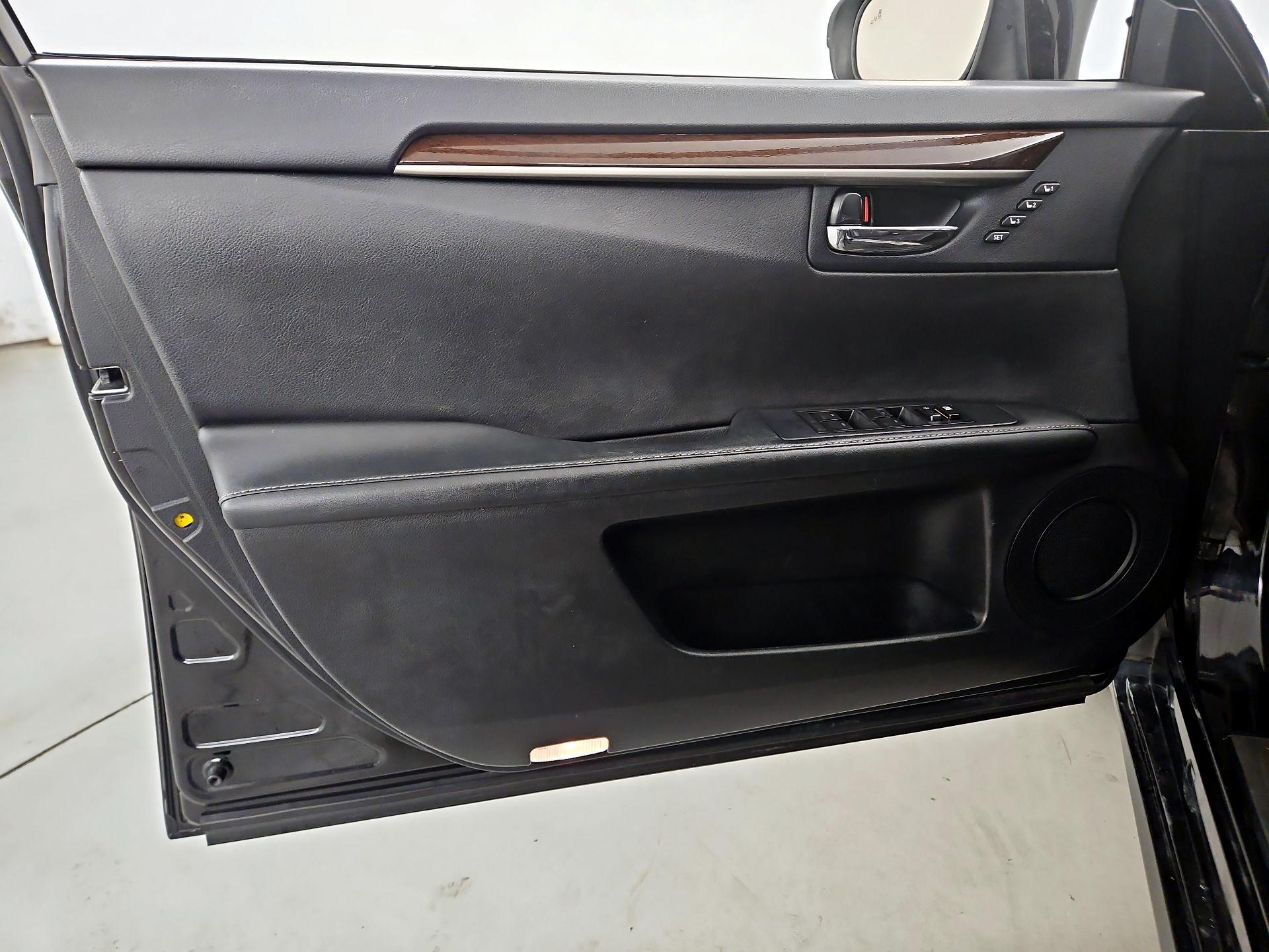 Thumbnail: 2014 Lexus ES - 12