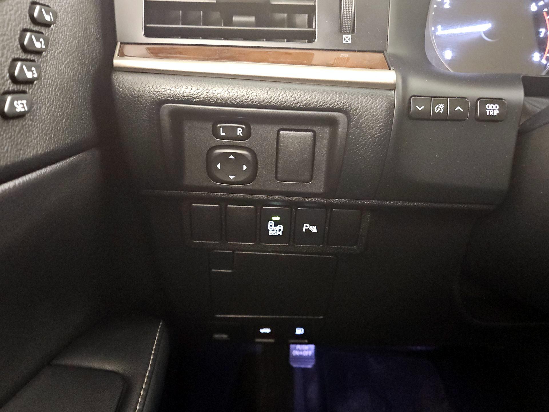 Thumbnail: 2014 Lexus ES - 13