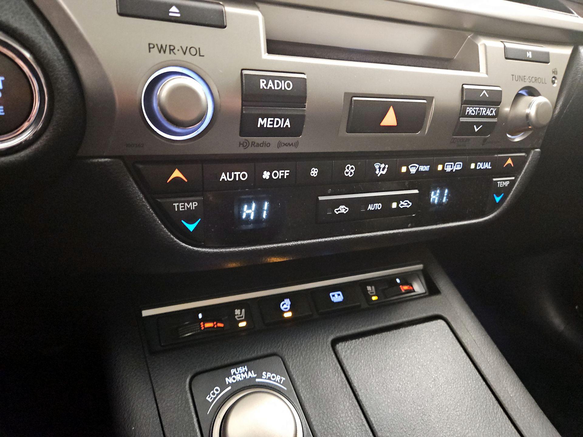 Thumbnail: 2014 Lexus ES - 17