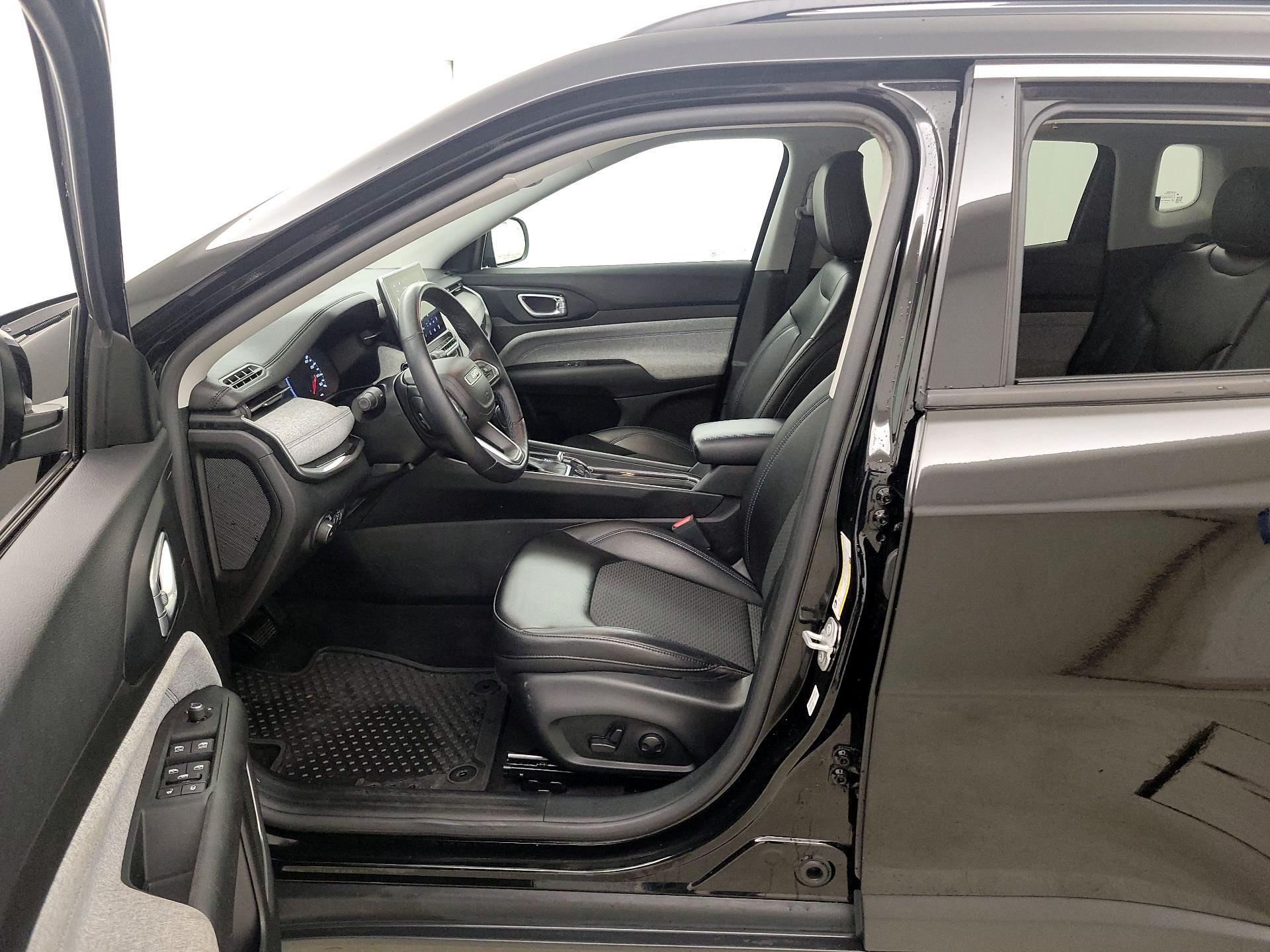 Thumbnail: 2022 Jeep Compass - 11