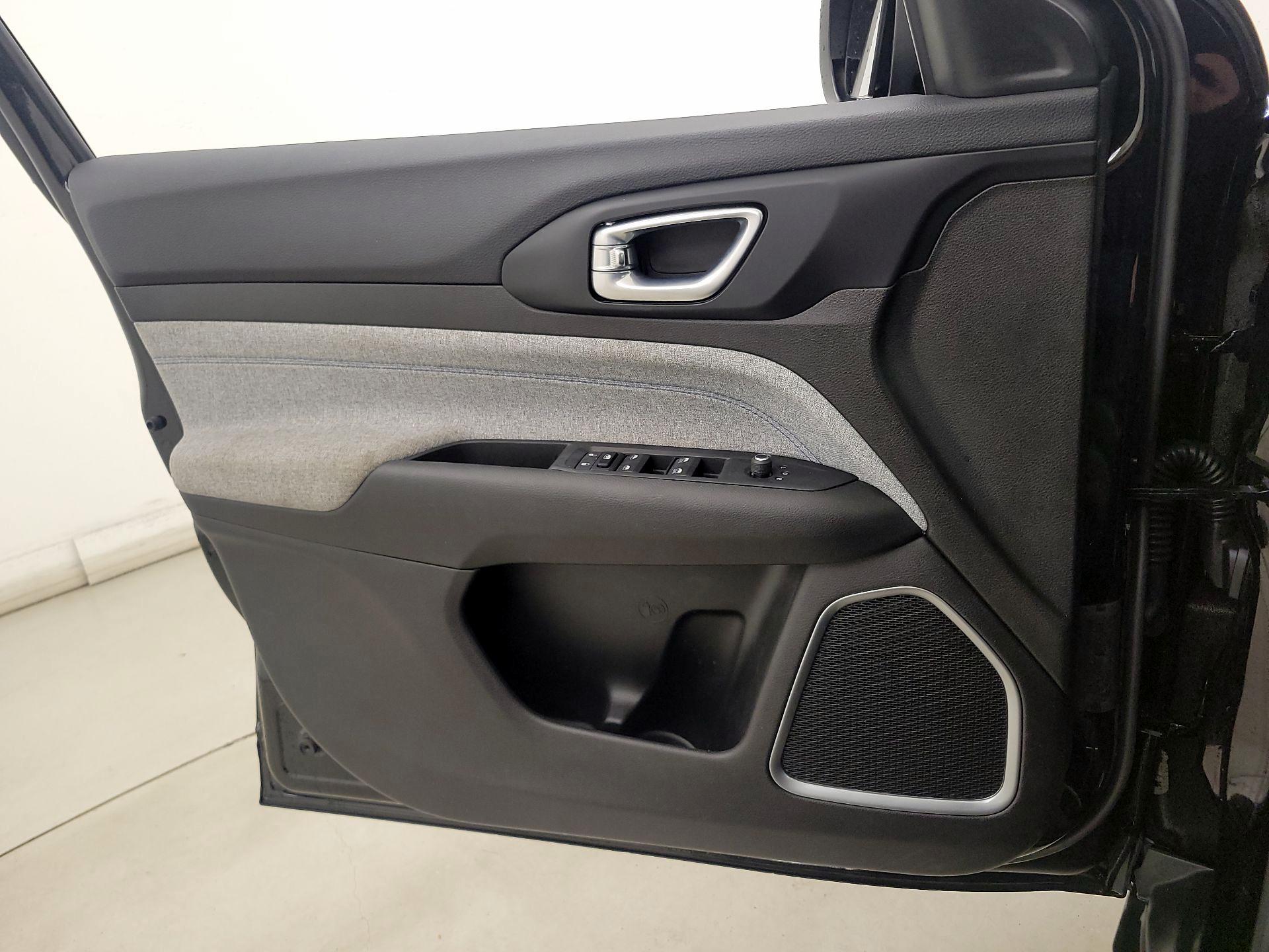 Thumbnail: 2022 Jeep Compass - 12