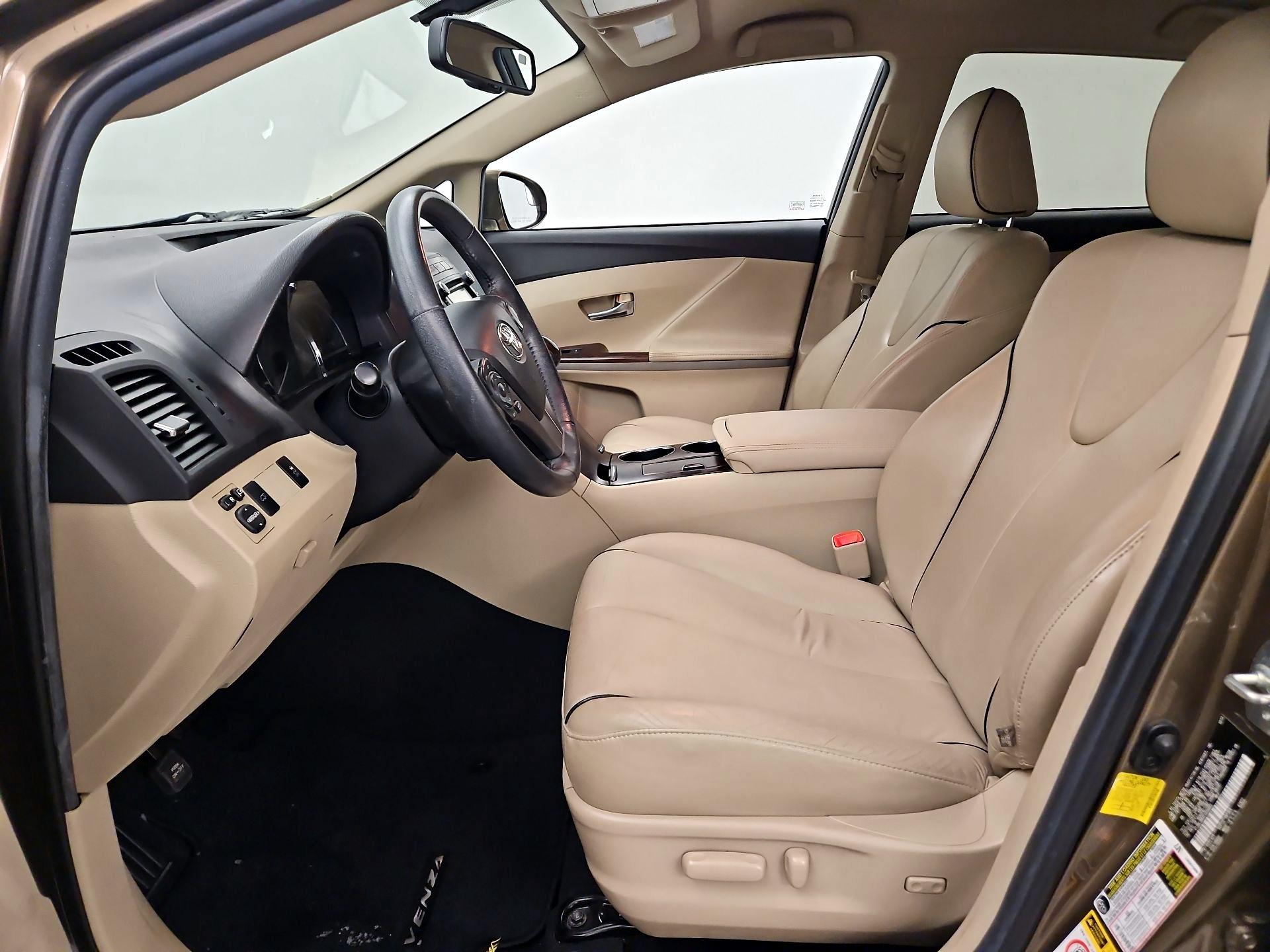 Thumbnail: 2014 Toyota Venza - 11